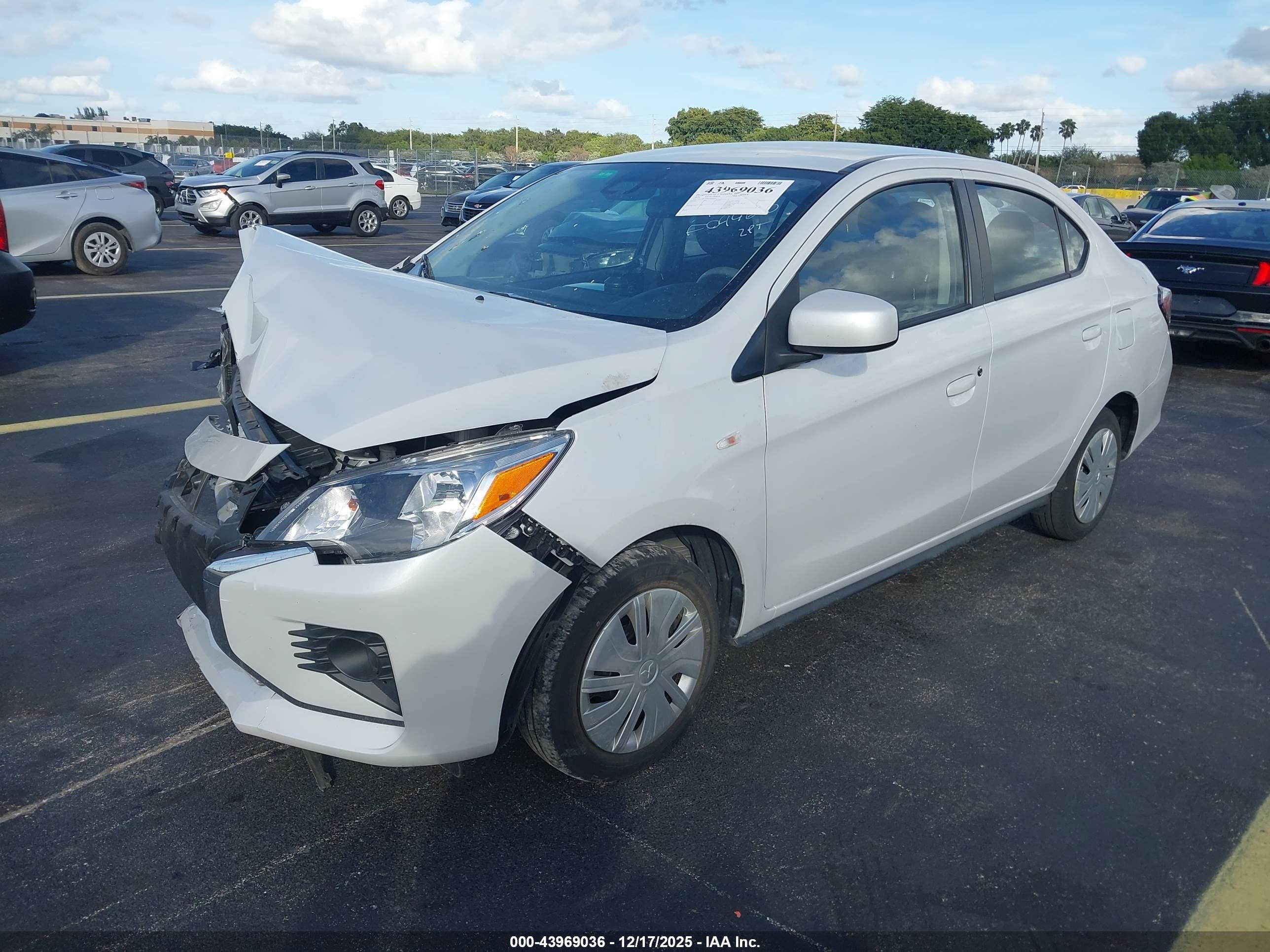 MITSUBISHI MIRAGE image 2