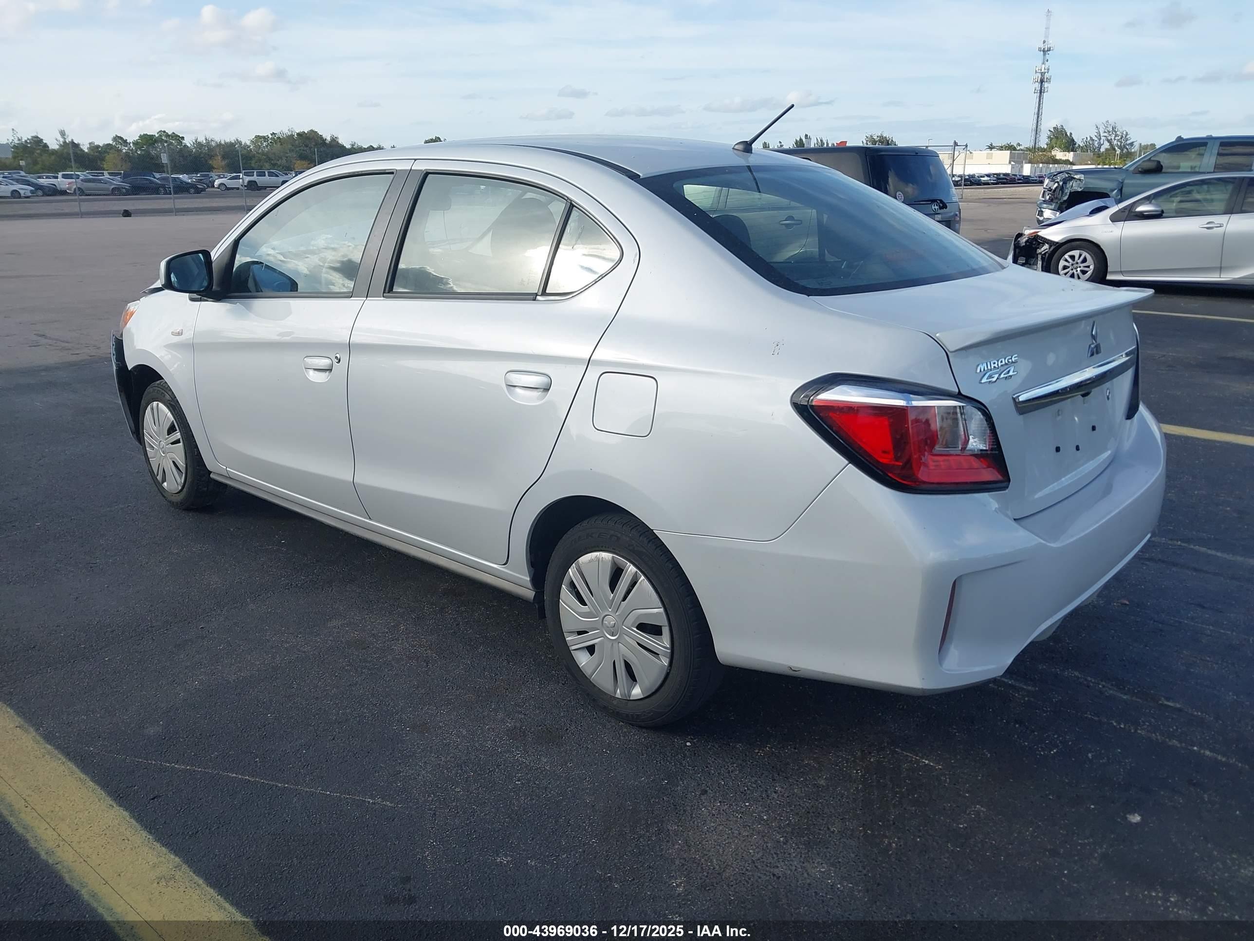 MITSUBISHI MIRAGE image 3