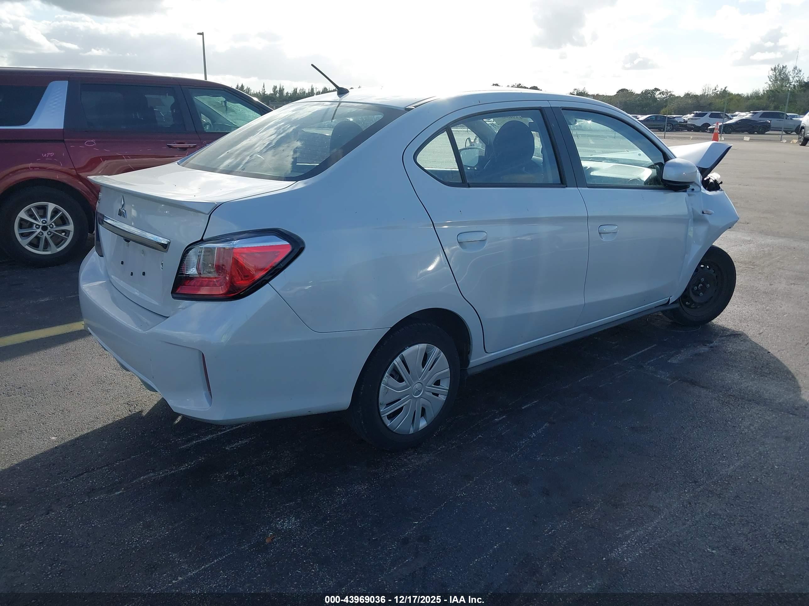MITSUBISHI MIRAGE image 4