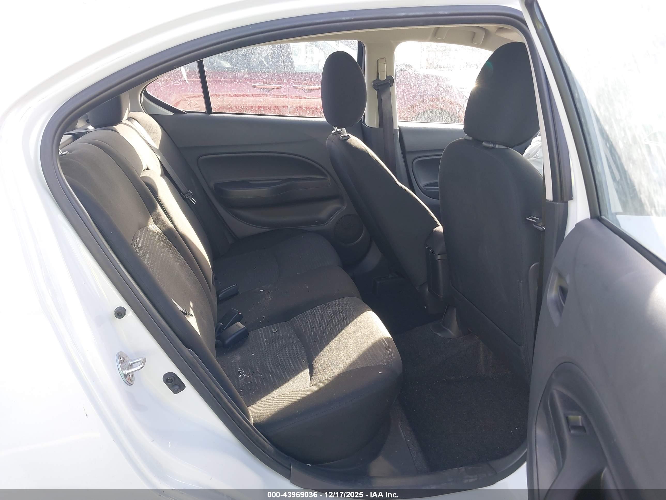 MITSUBISHI MIRAGE image 8
