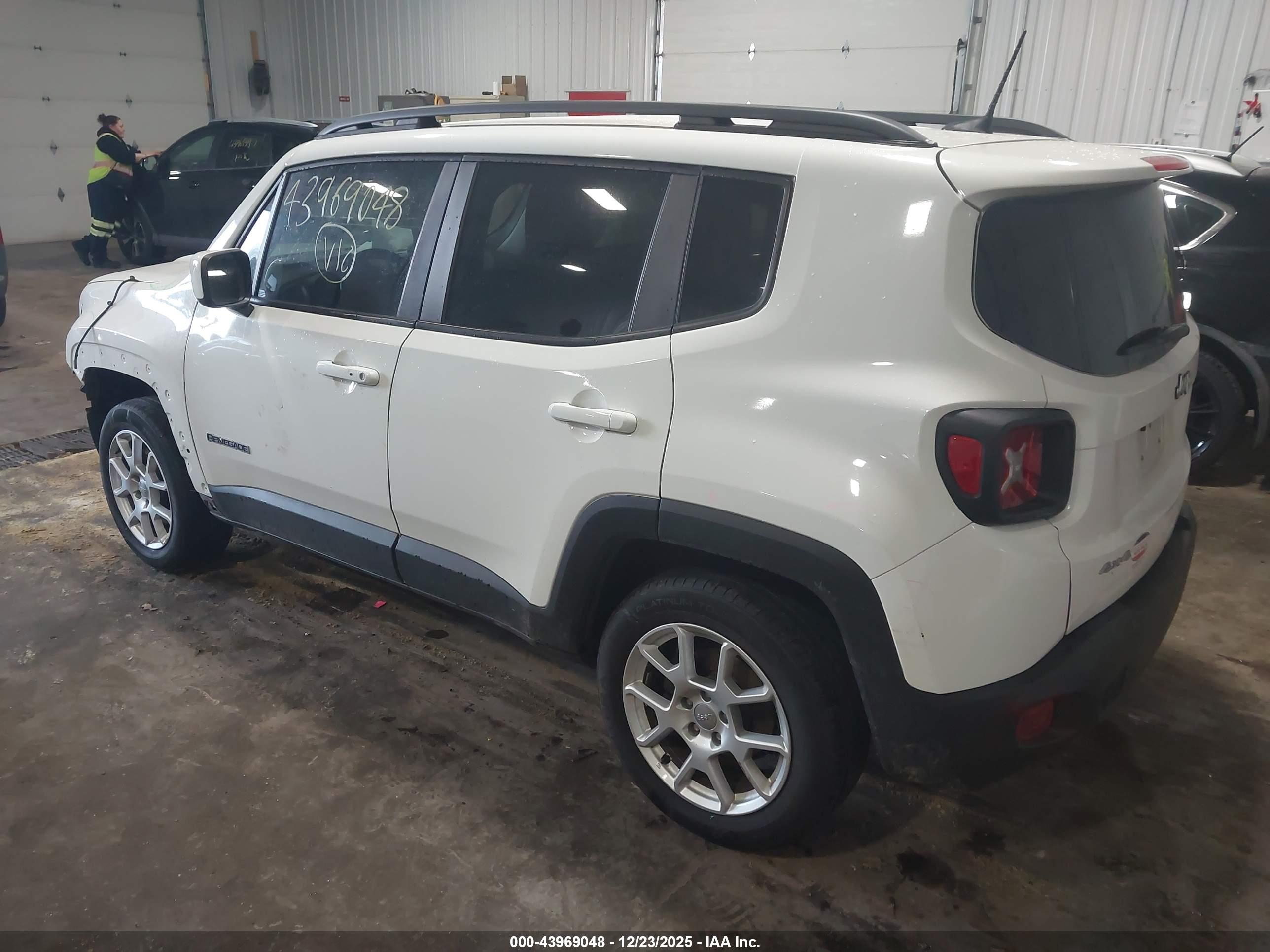 JEEP RENEGADE image 3