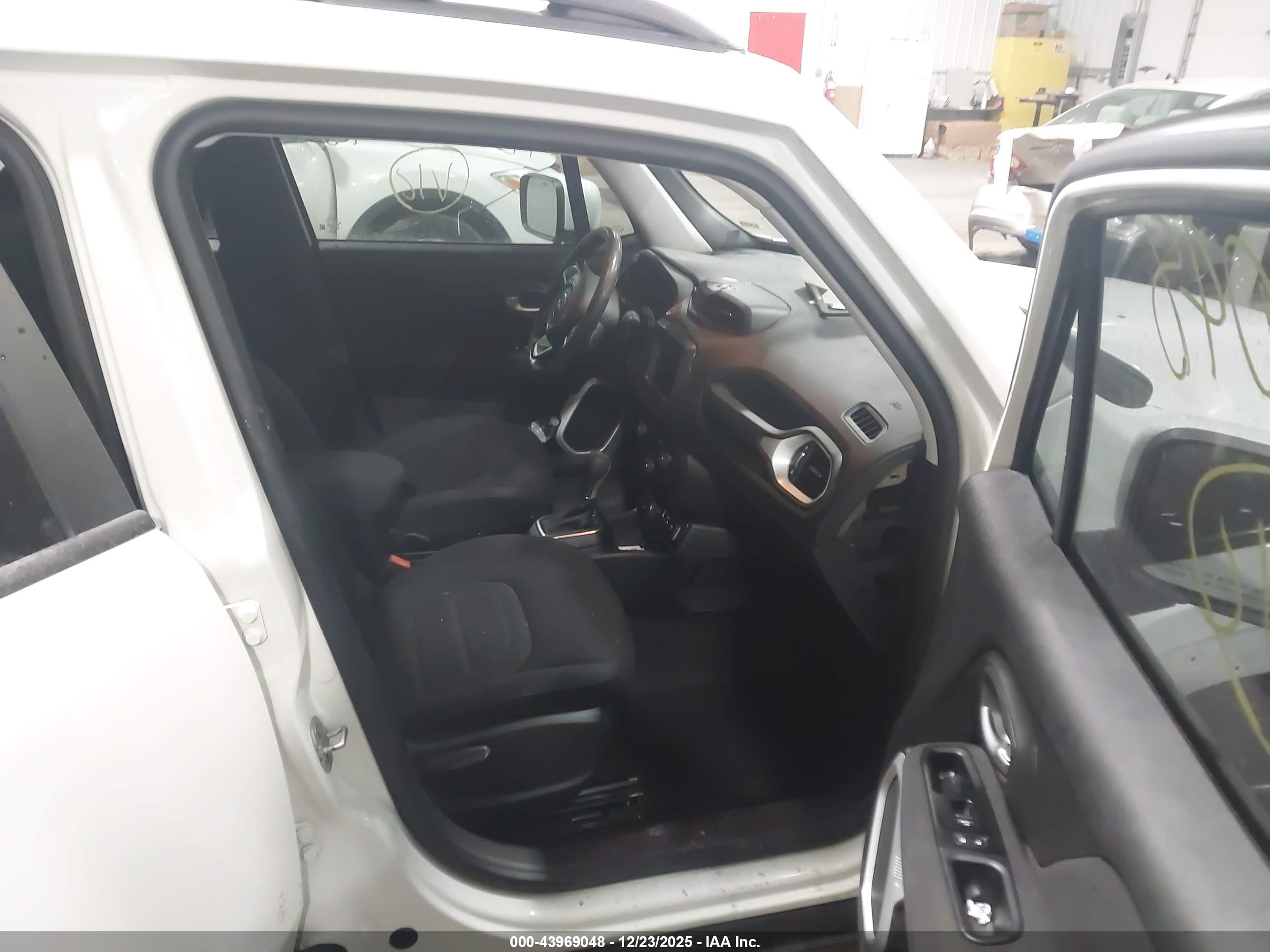 JEEP RENEGADE image 5