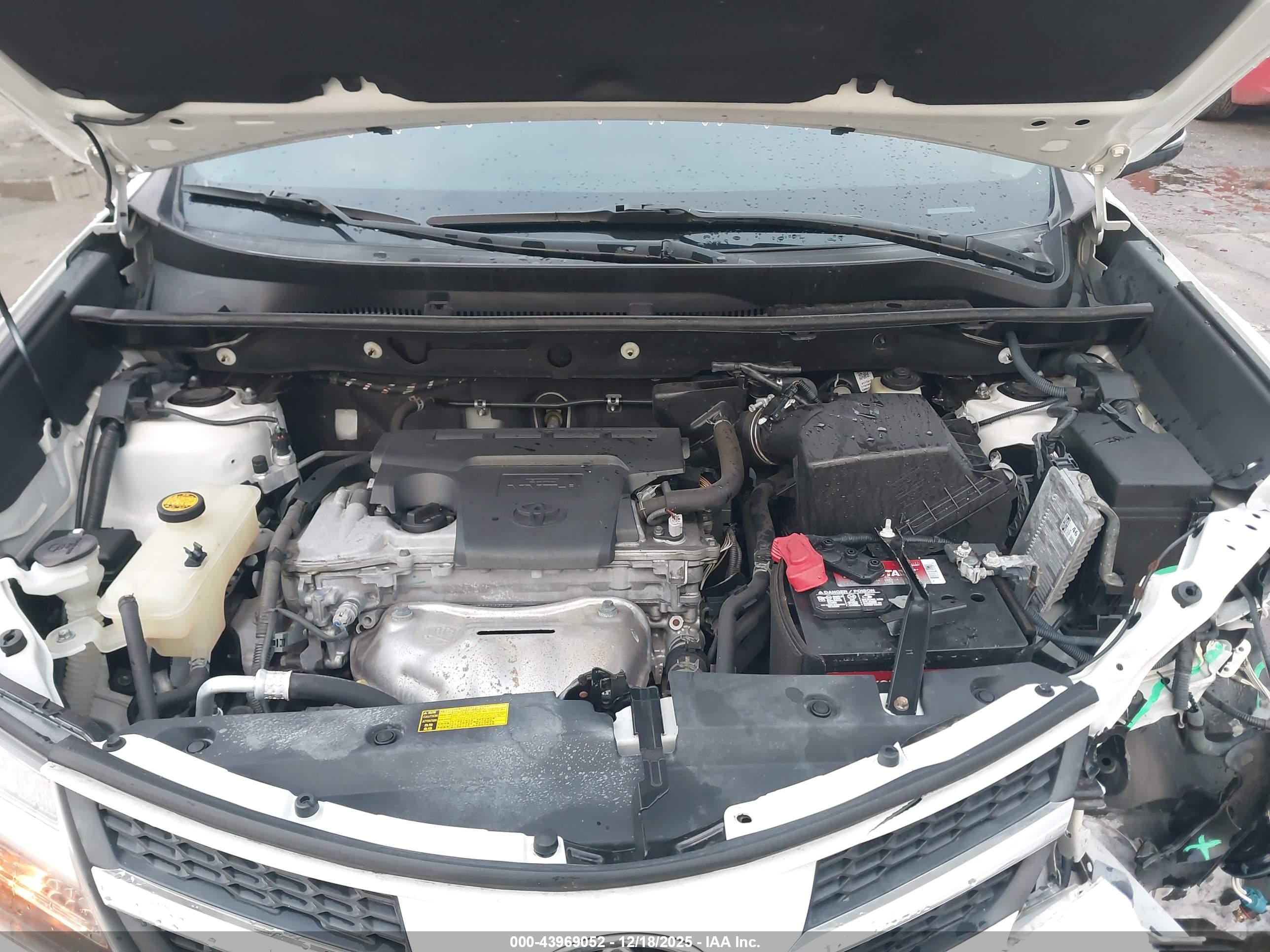 TOYOTA RAV4 image 10