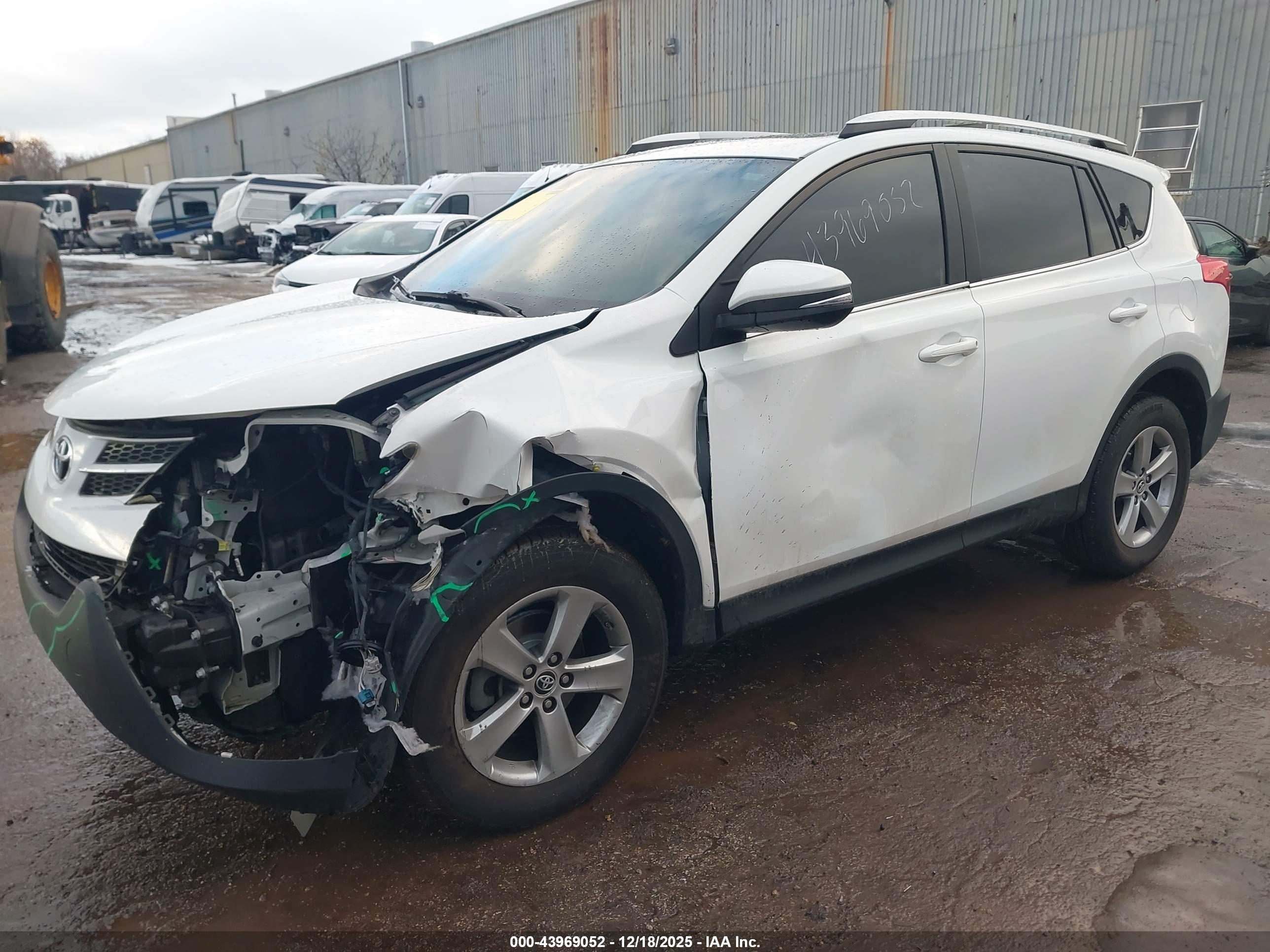 TOYOTA RAV4 image 2