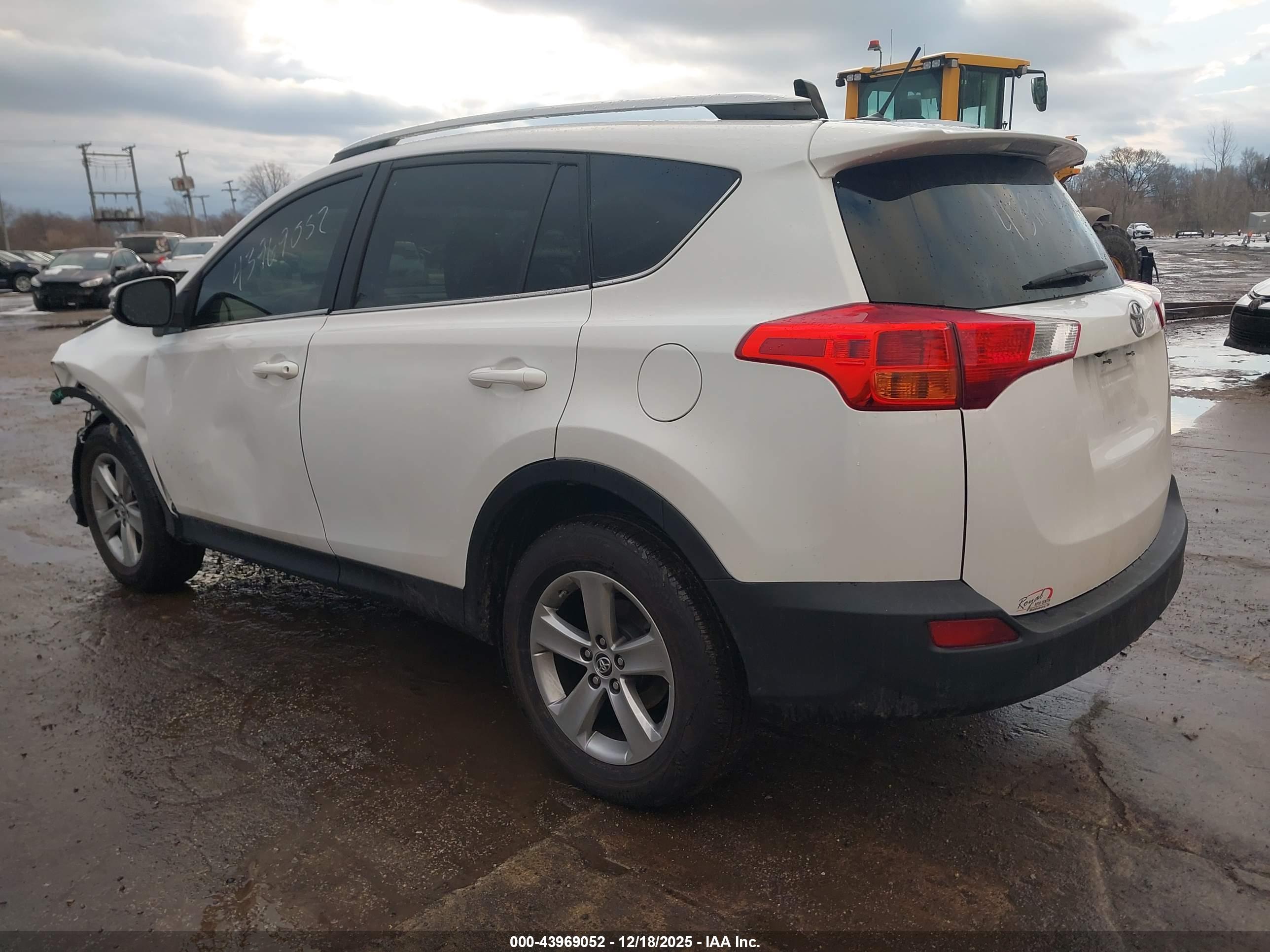 TOYOTA RAV4 image 3