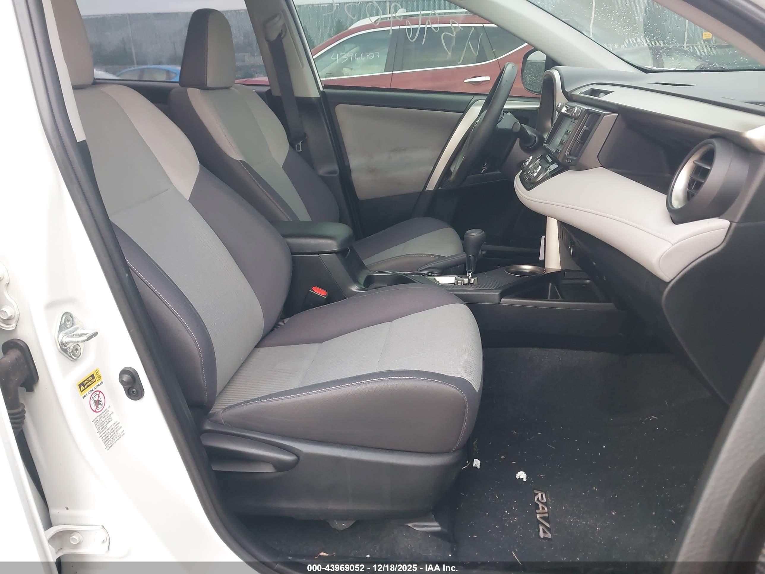 TOYOTA RAV4 image 5