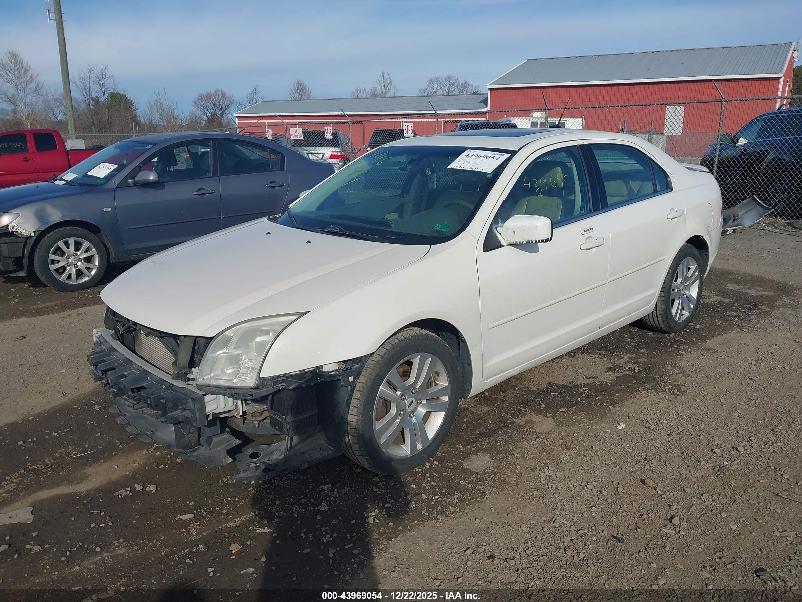 FORD FUSION image 2