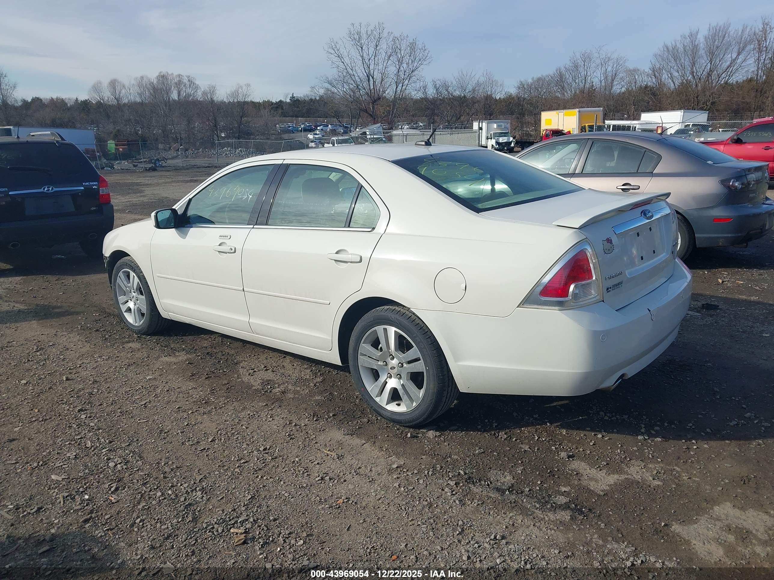 FORD FUSION image 3