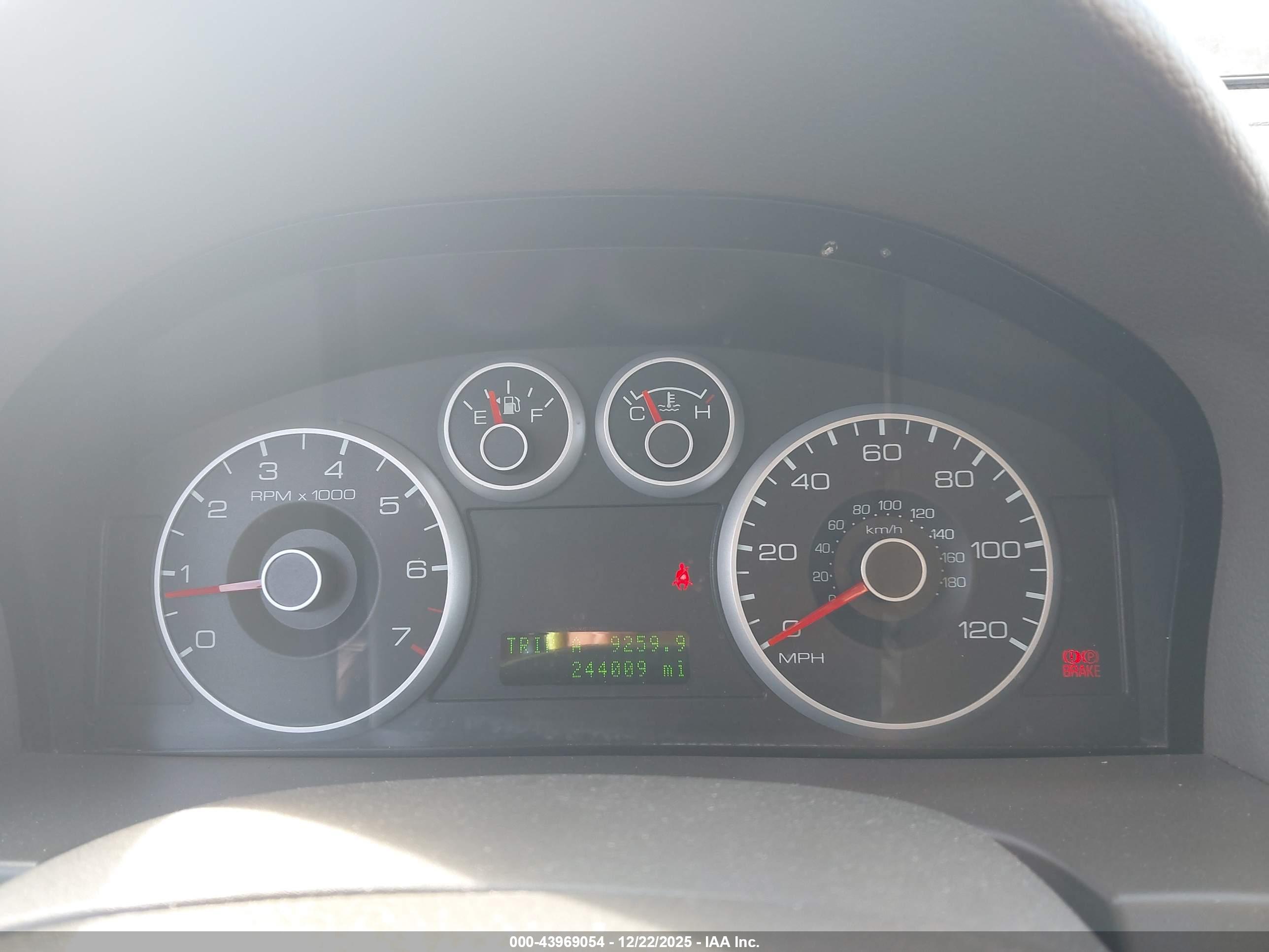 FORD FUSION image 7