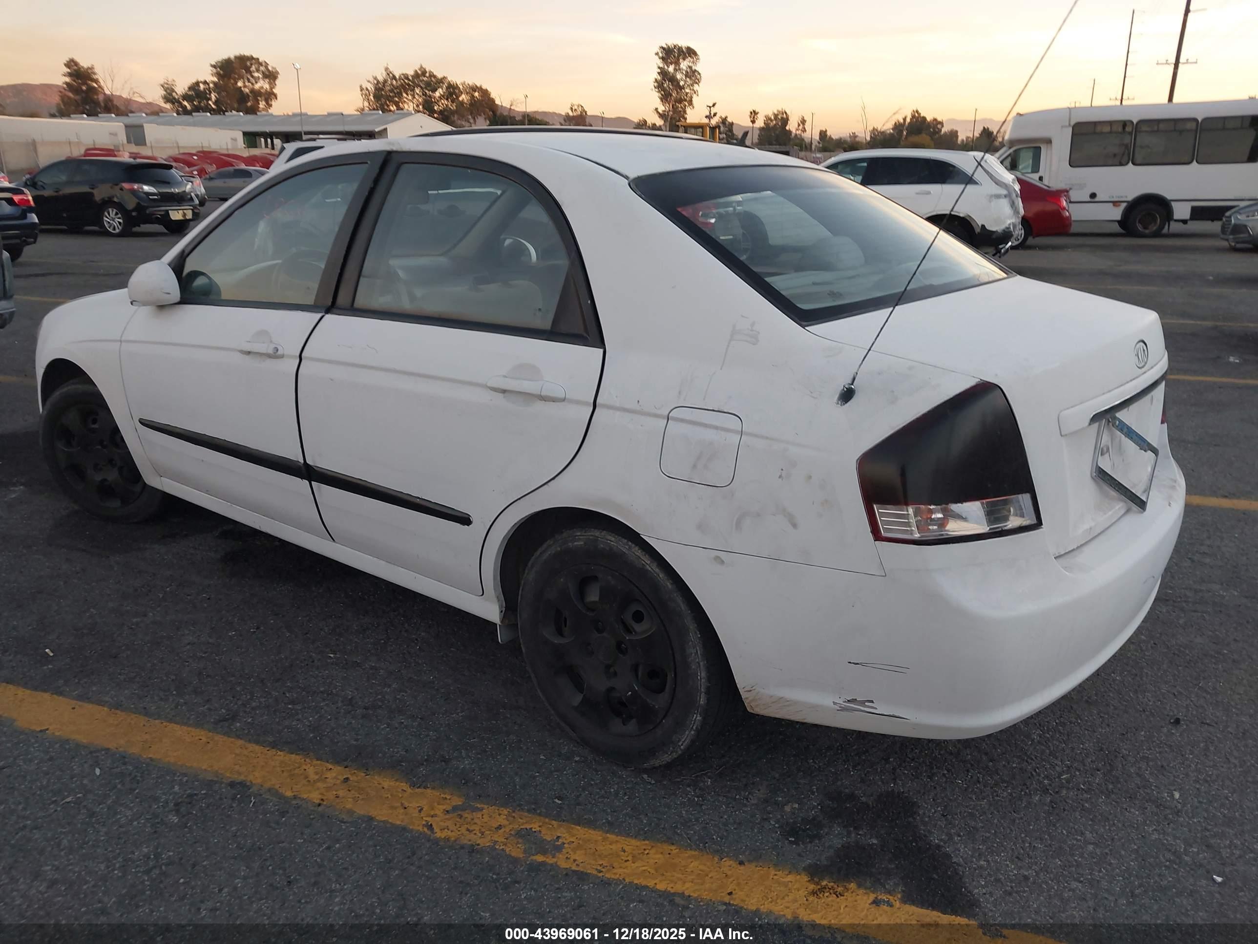 KIA SPECTRA image 3