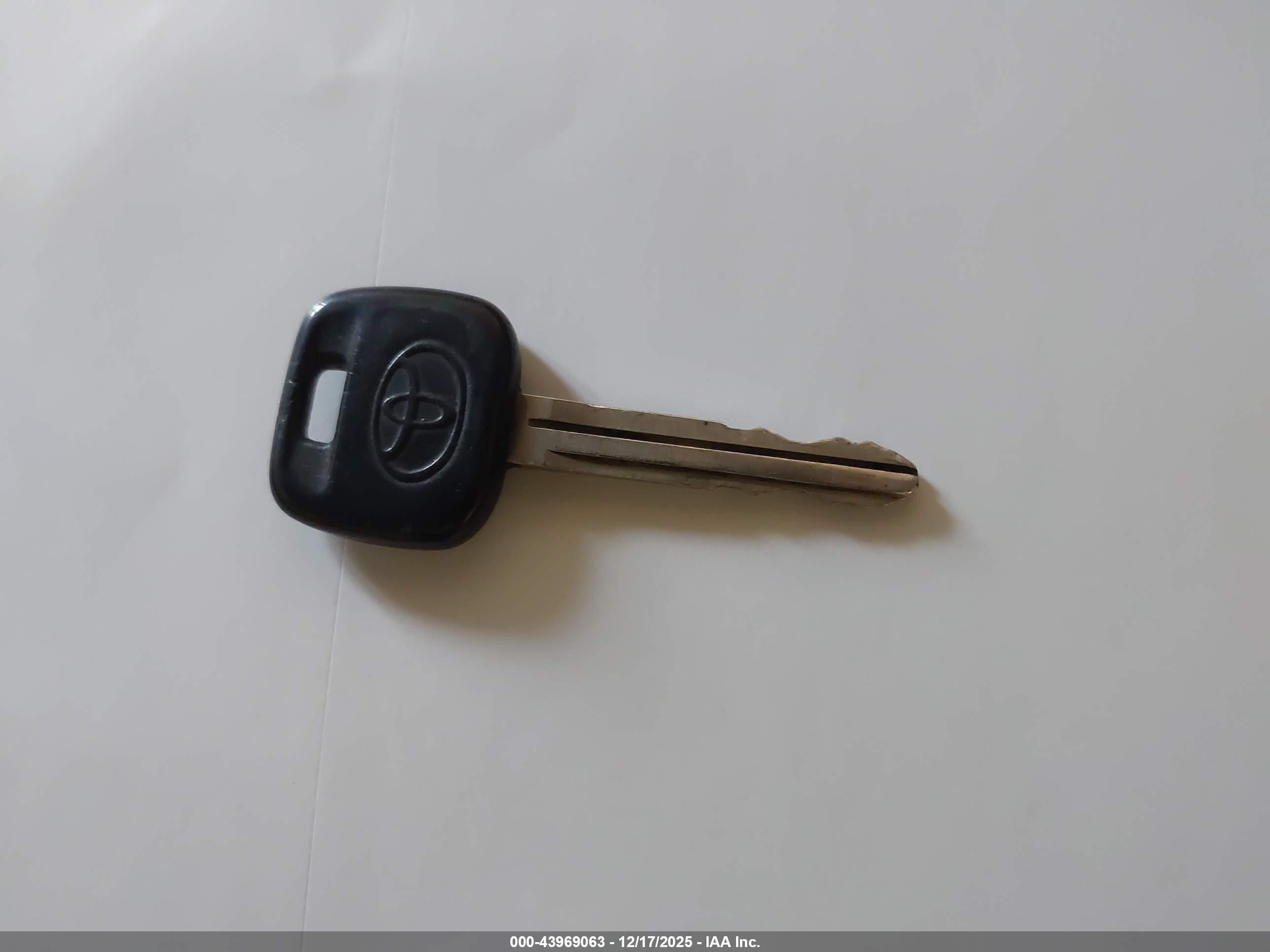 TOYOTA YARIS image 11