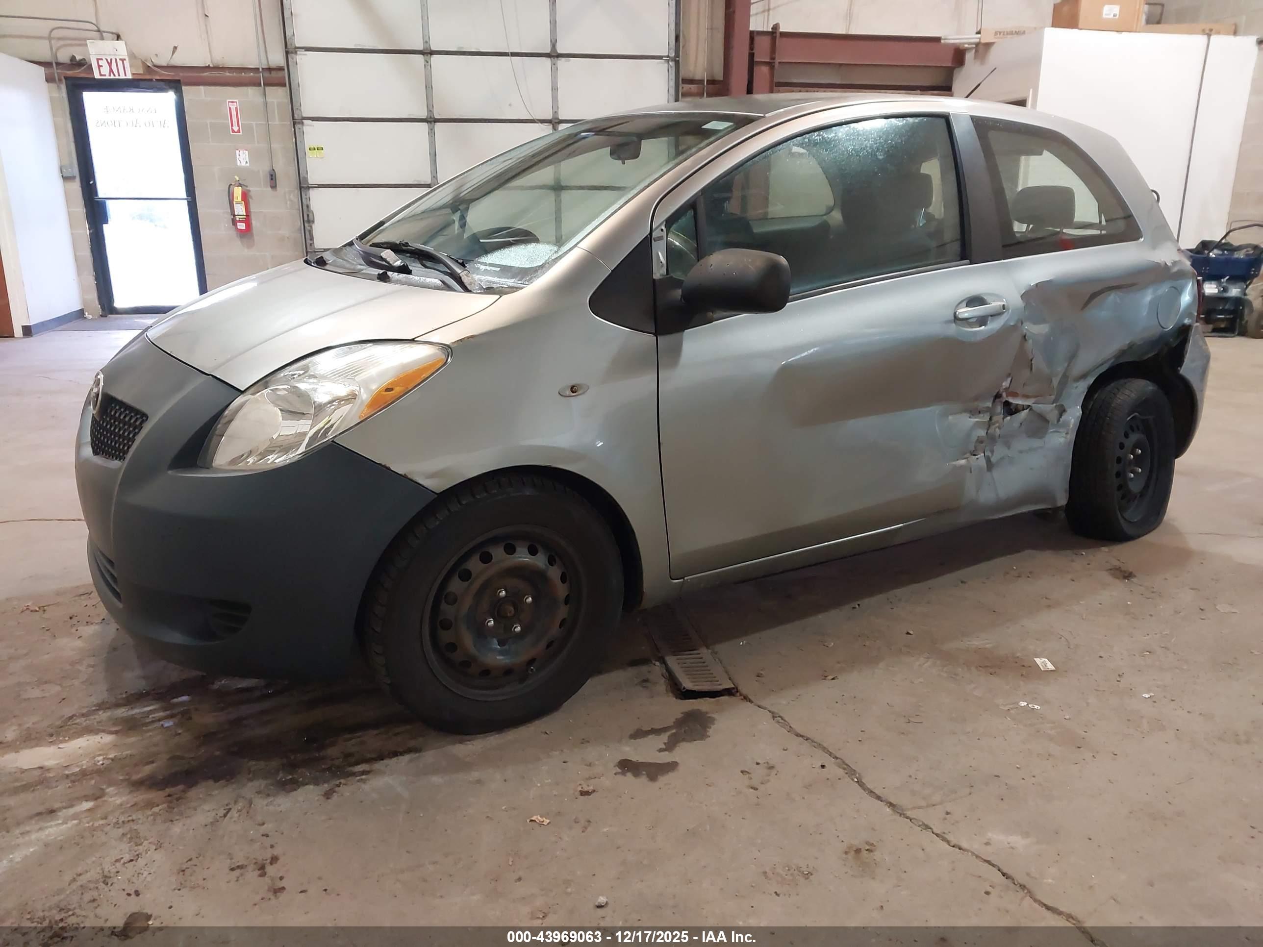 TOYOTA YARIS image 2