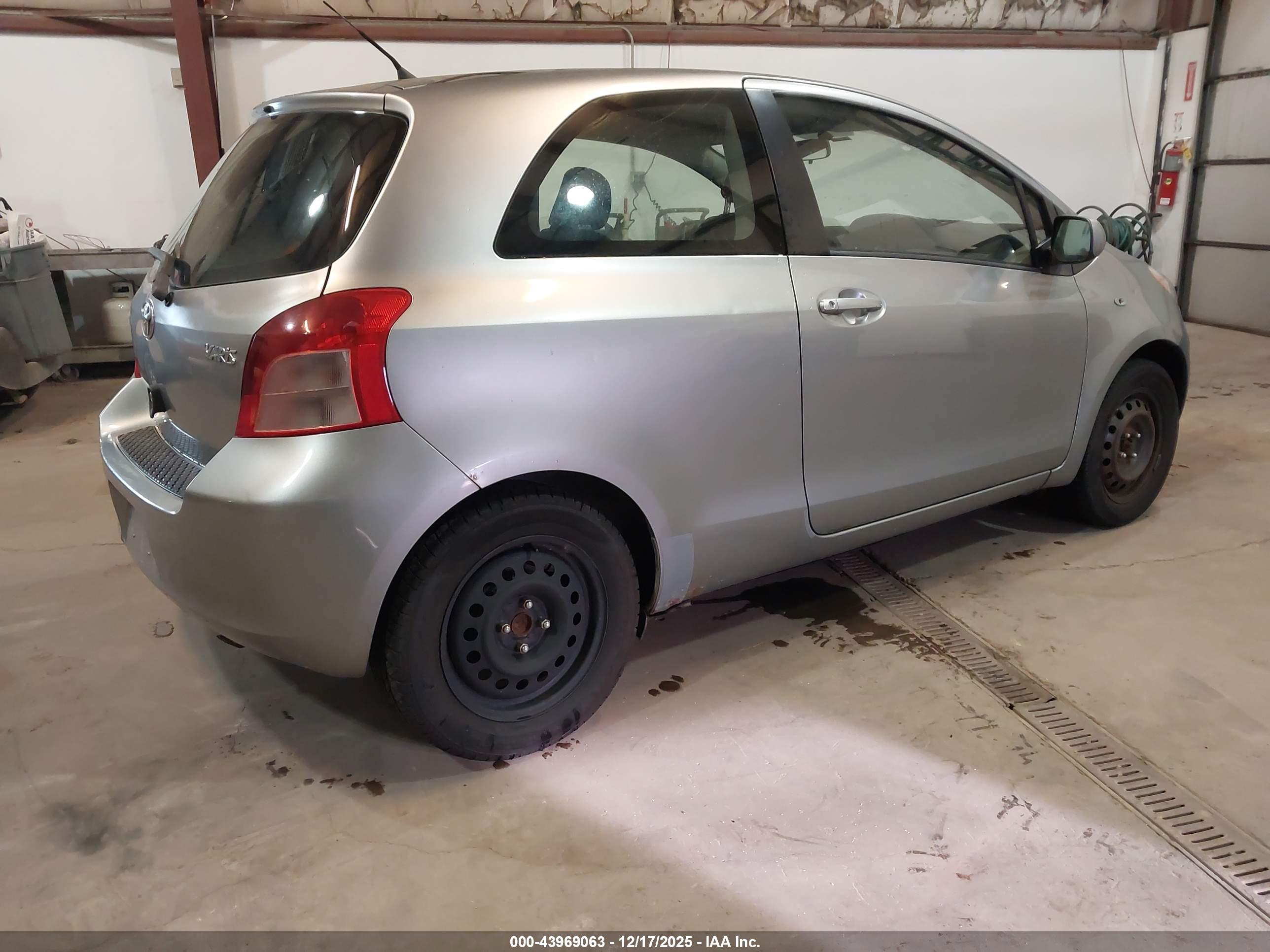 TOYOTA YARIS image 4