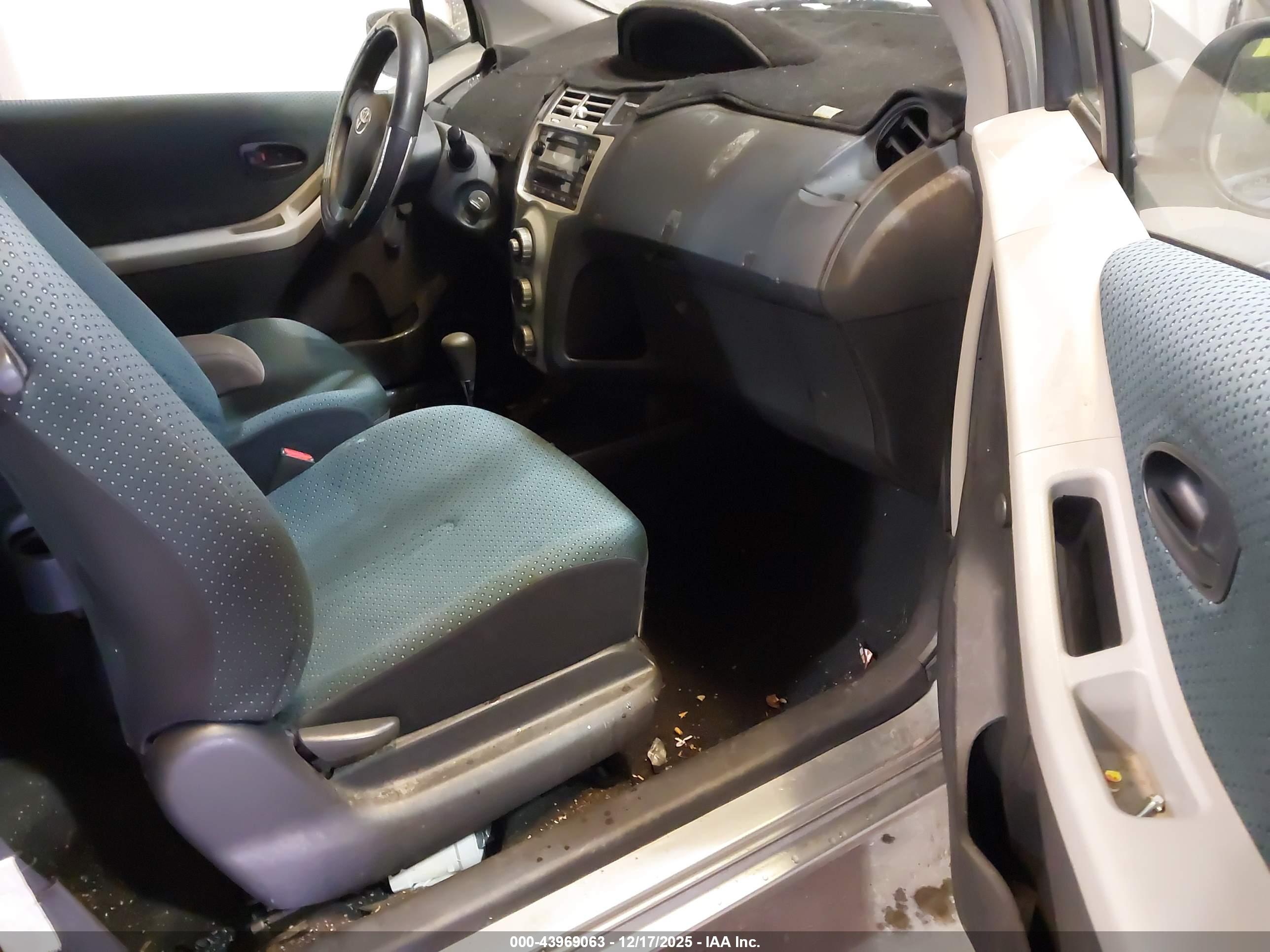 TOYOTA YARIS image 5