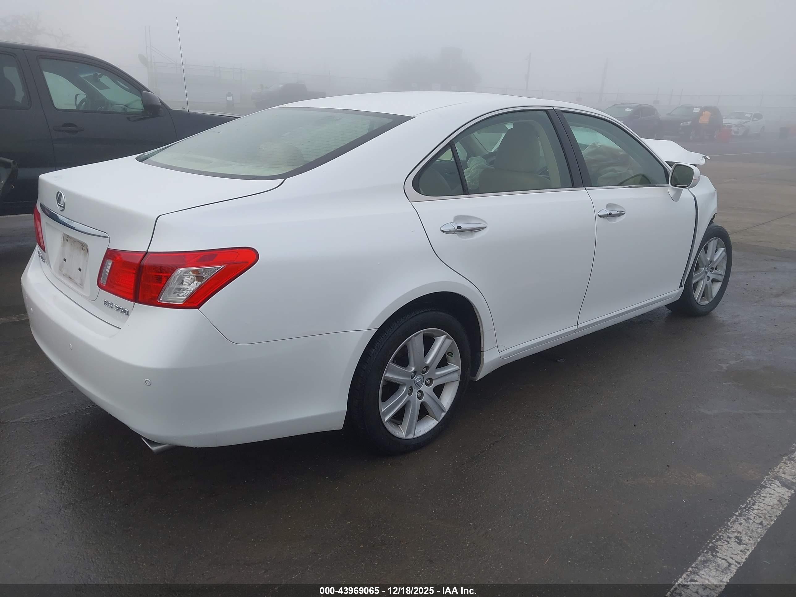 LEXUS ES image 4
