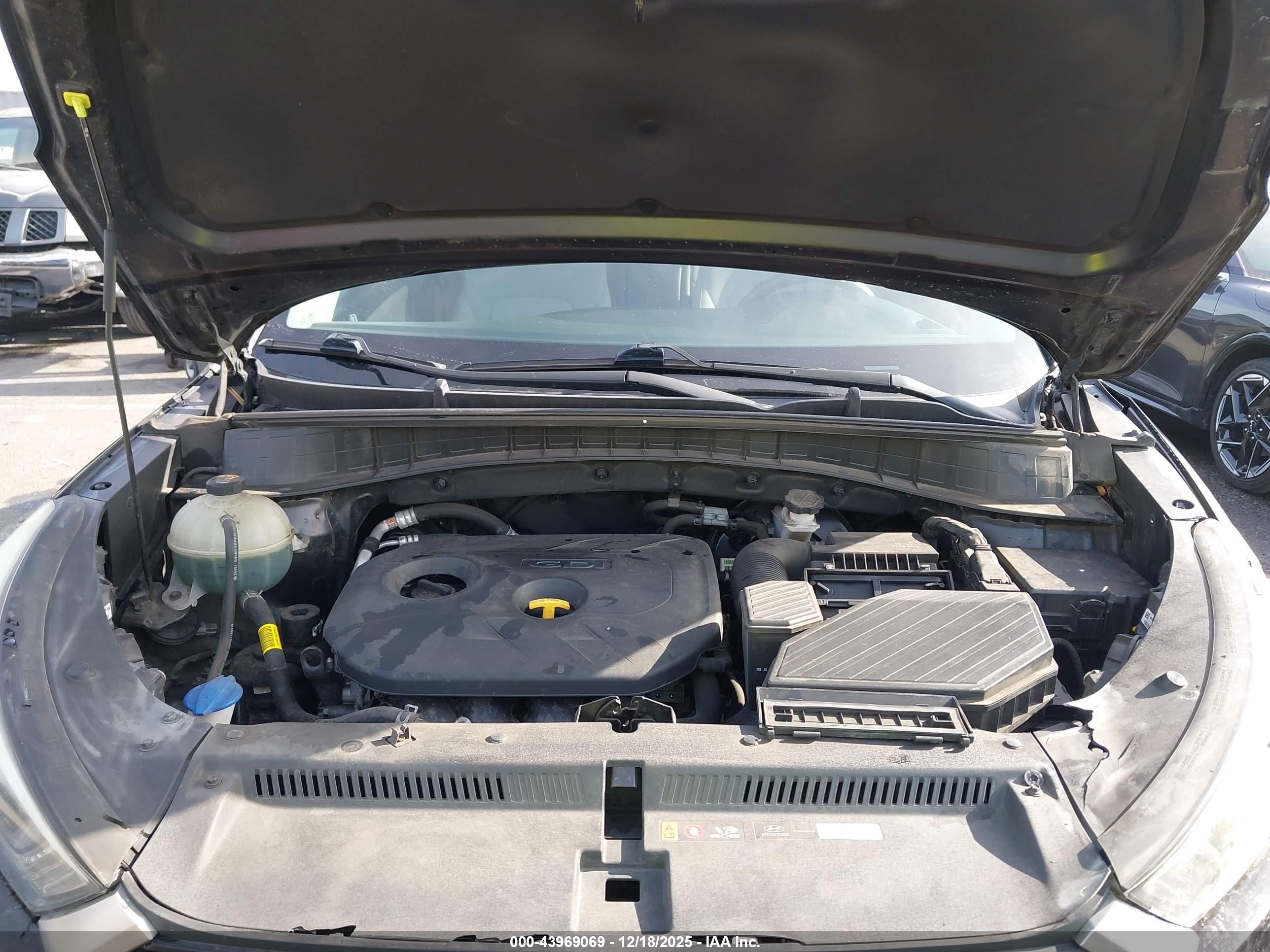 HYUNDAI TUCSON image 10