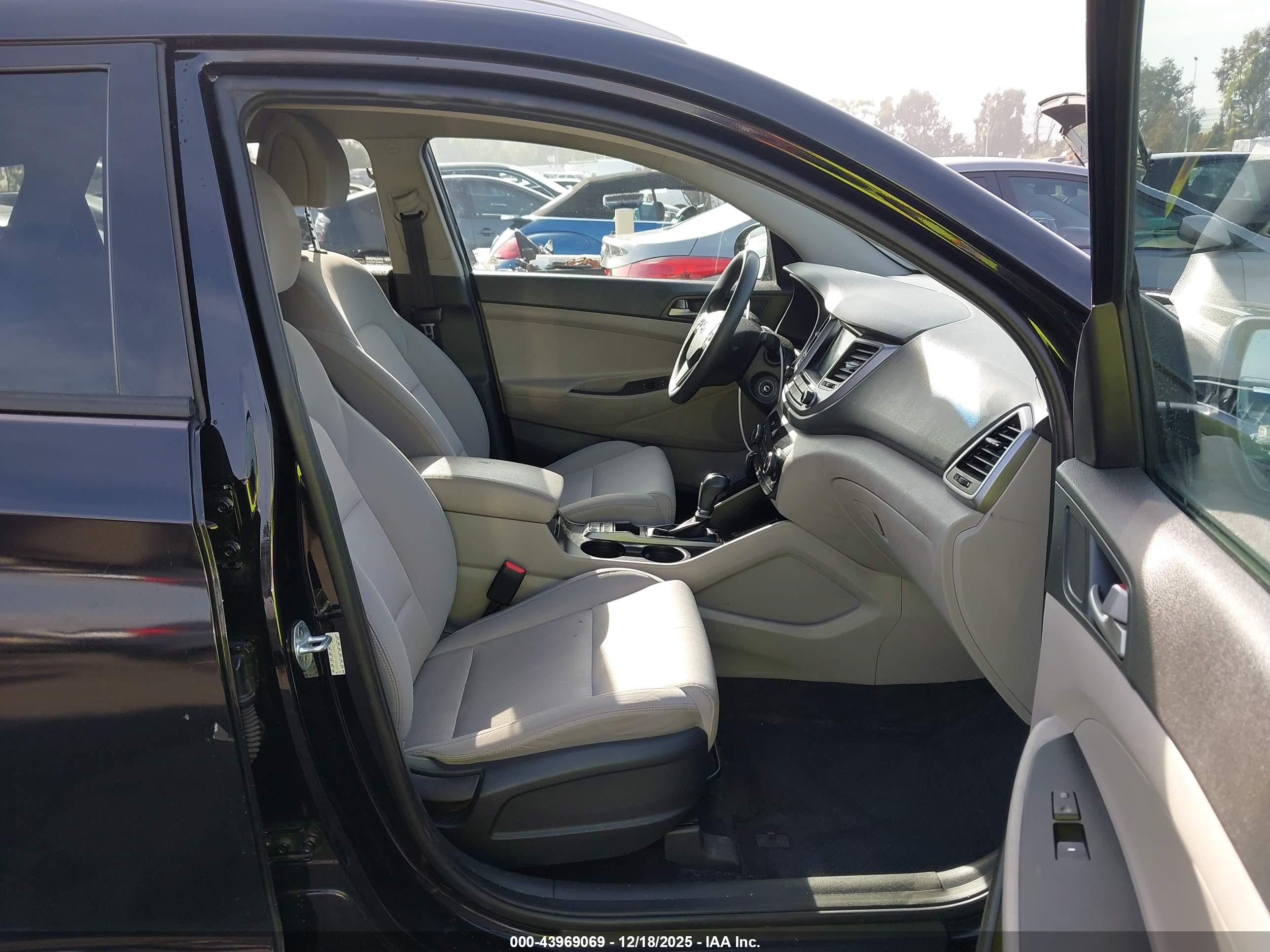 HYUNDAI TUCSON image 5