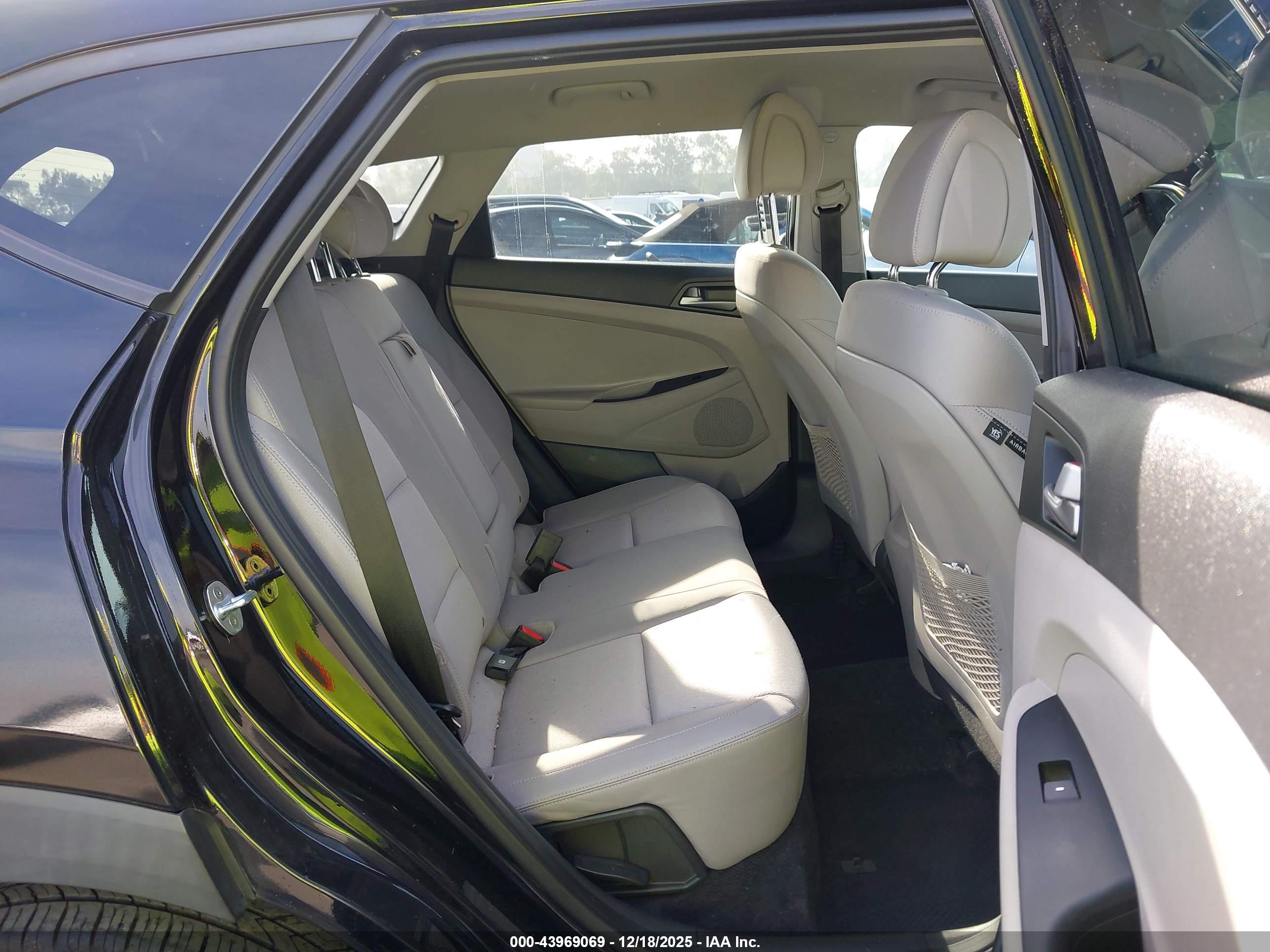 HYUNDAI TUCSON image 8