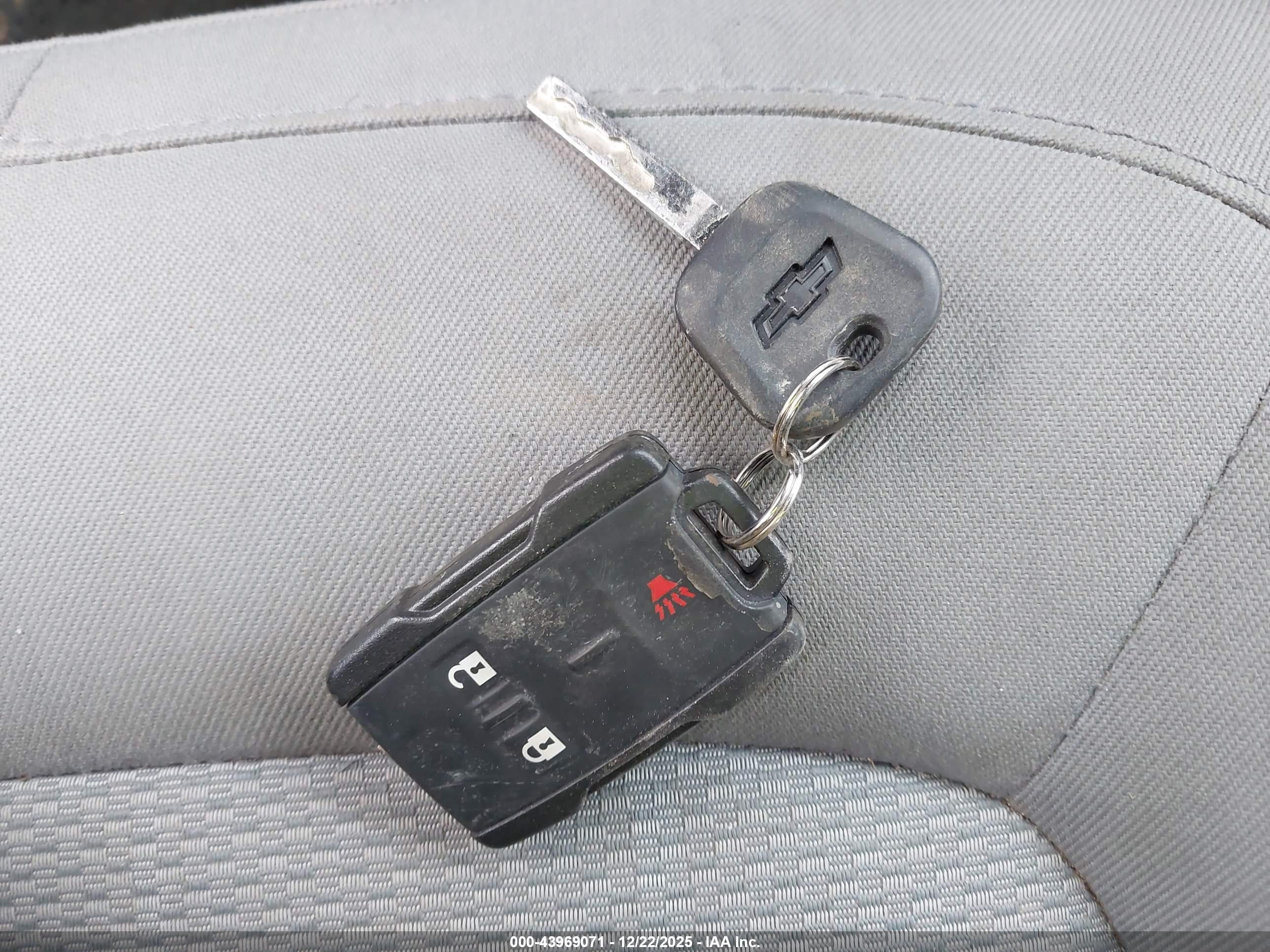 CHEVROLET COLORADO image 11