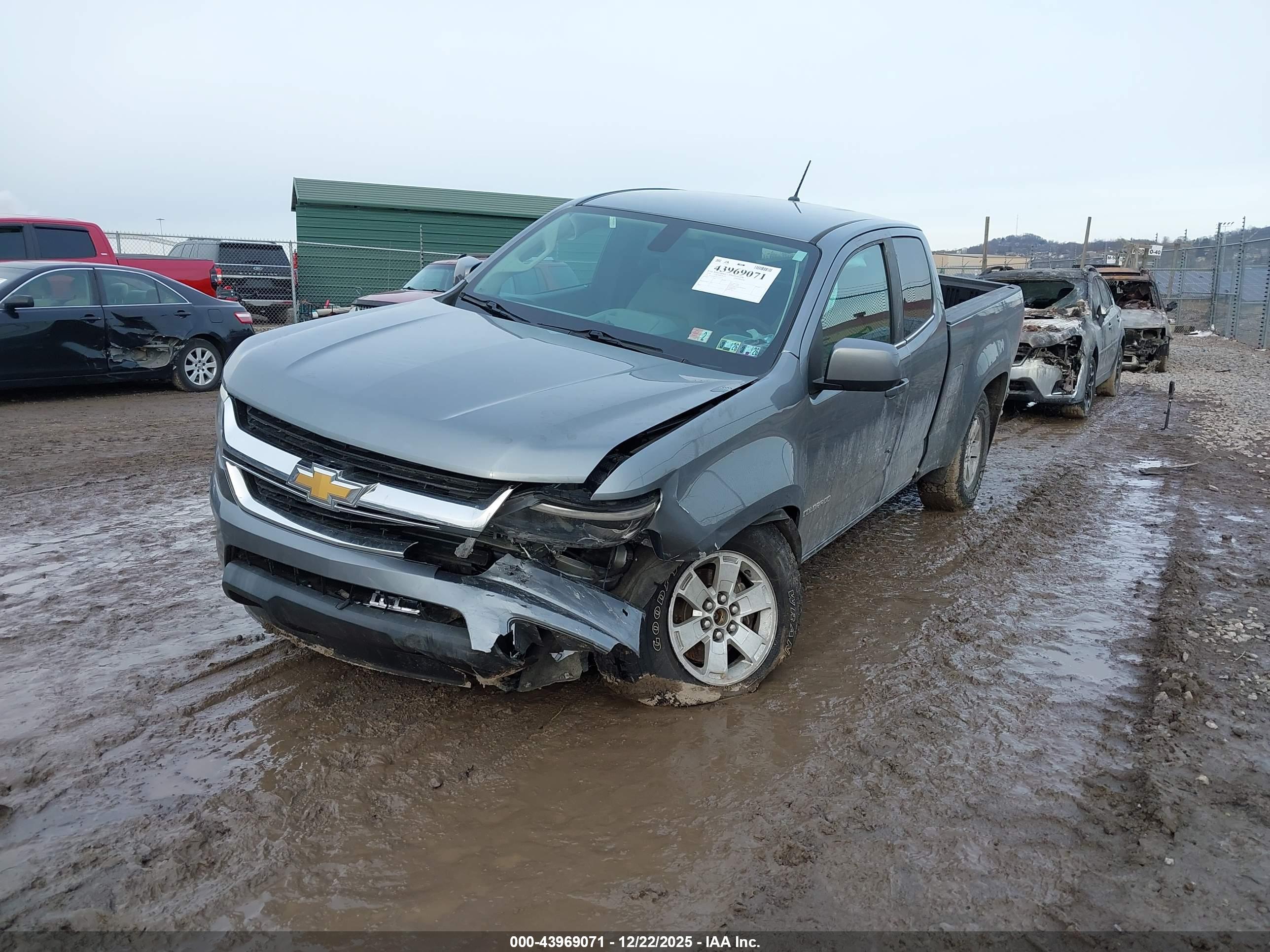 CHEVROLET COLORADO image 2