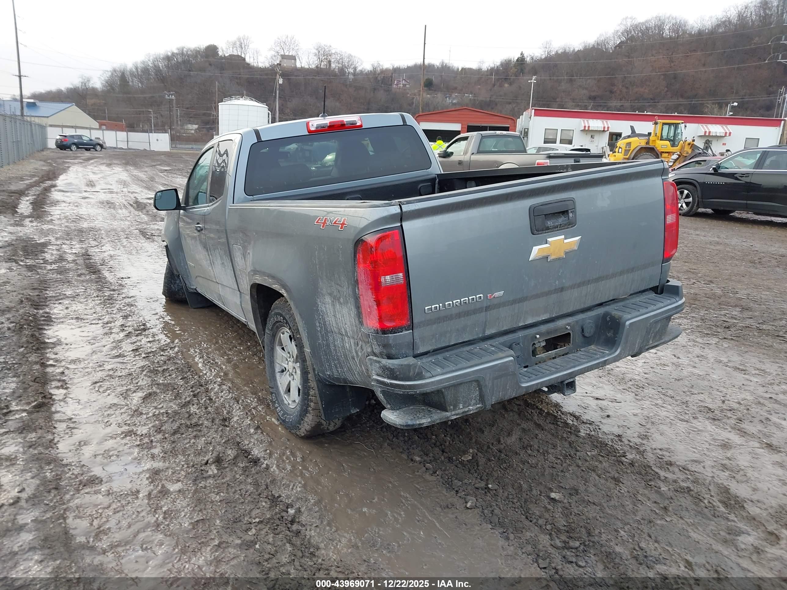 CHEVROLET COLORADO image 3