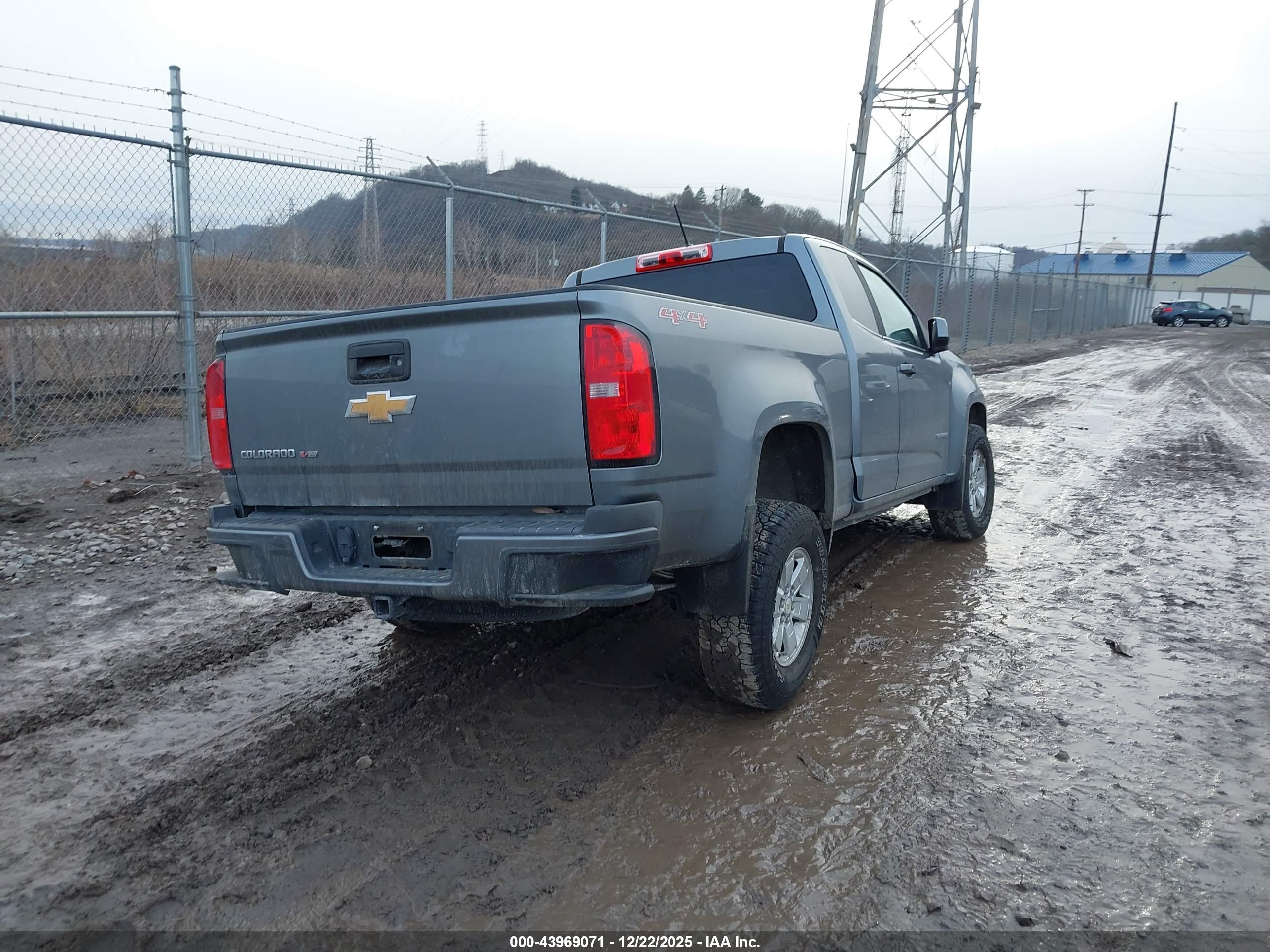 CHEVROLET COLORADO image 4