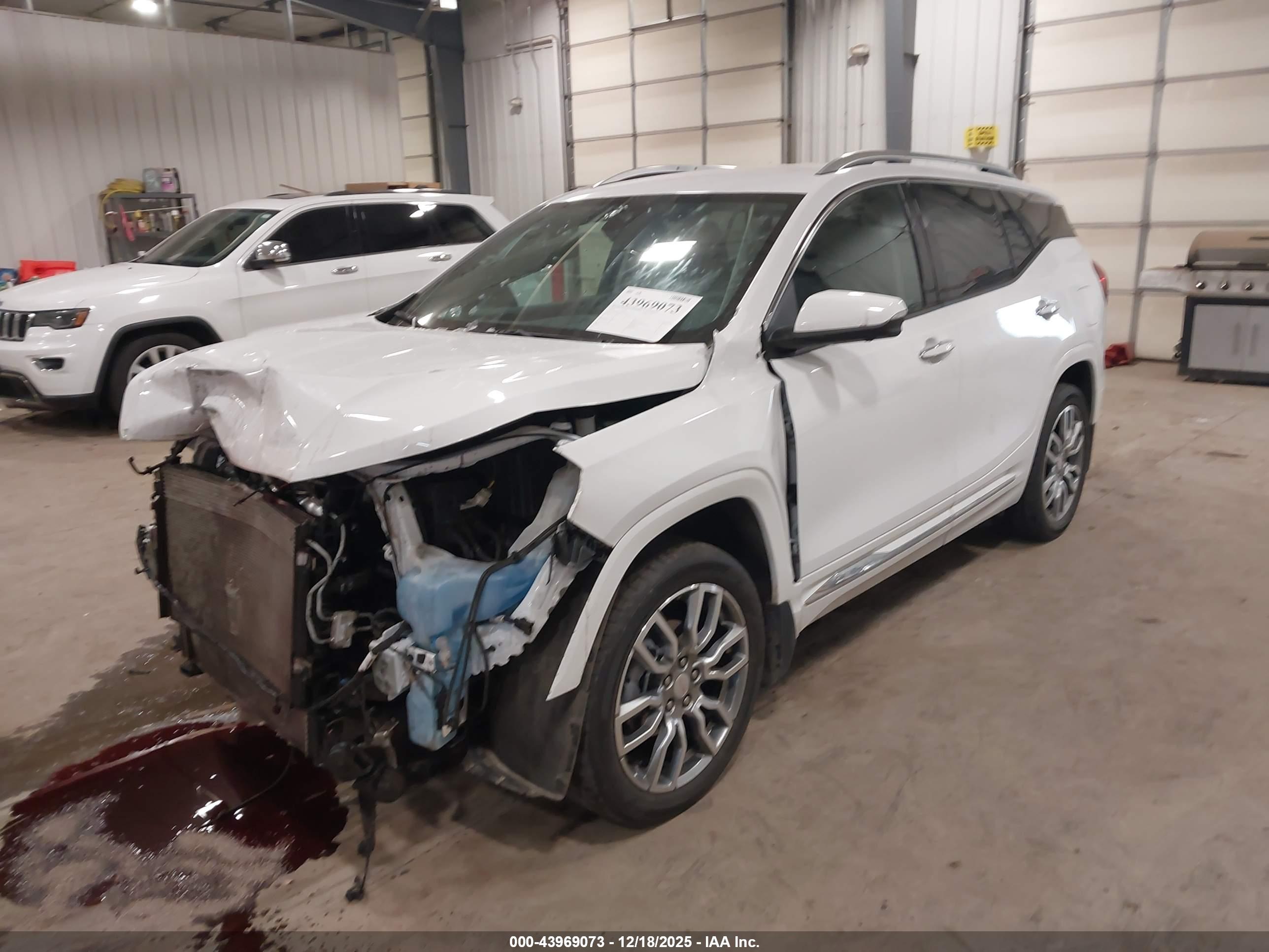 GMC TERRAIN image 2