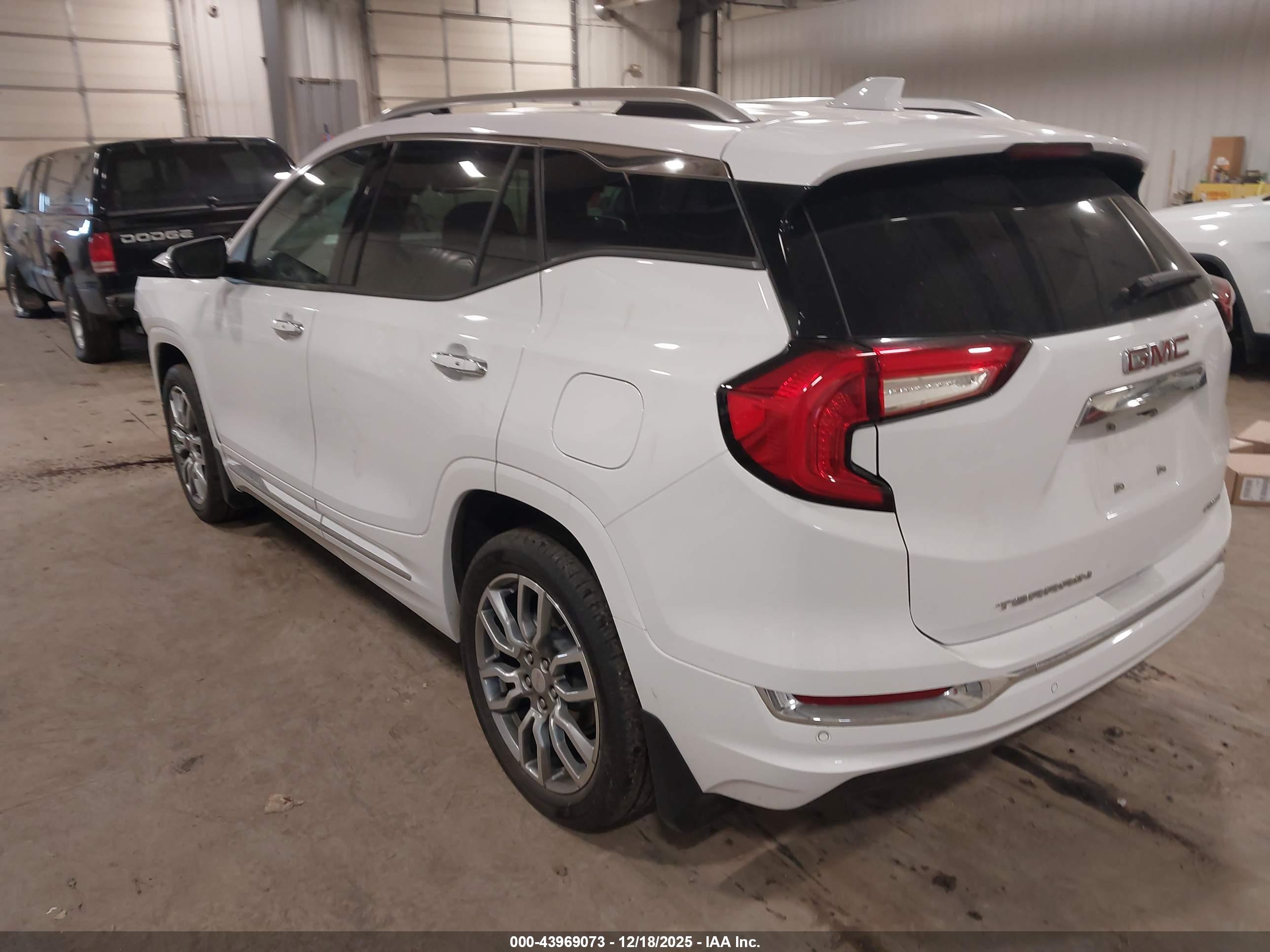 GMC TERRAIN image 3