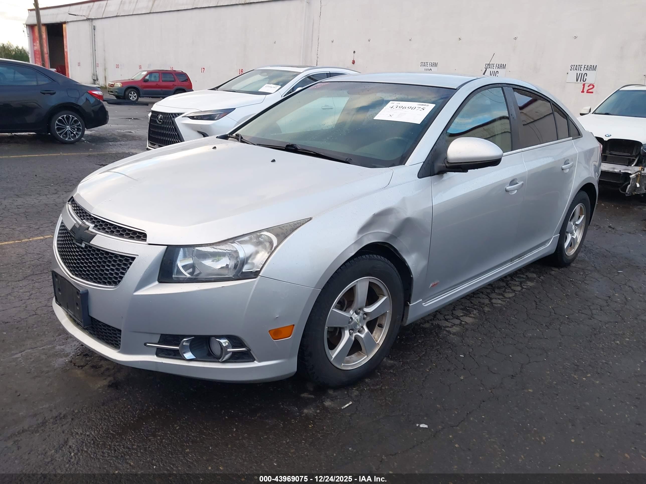 CHEVROLET CRUZE image 2
