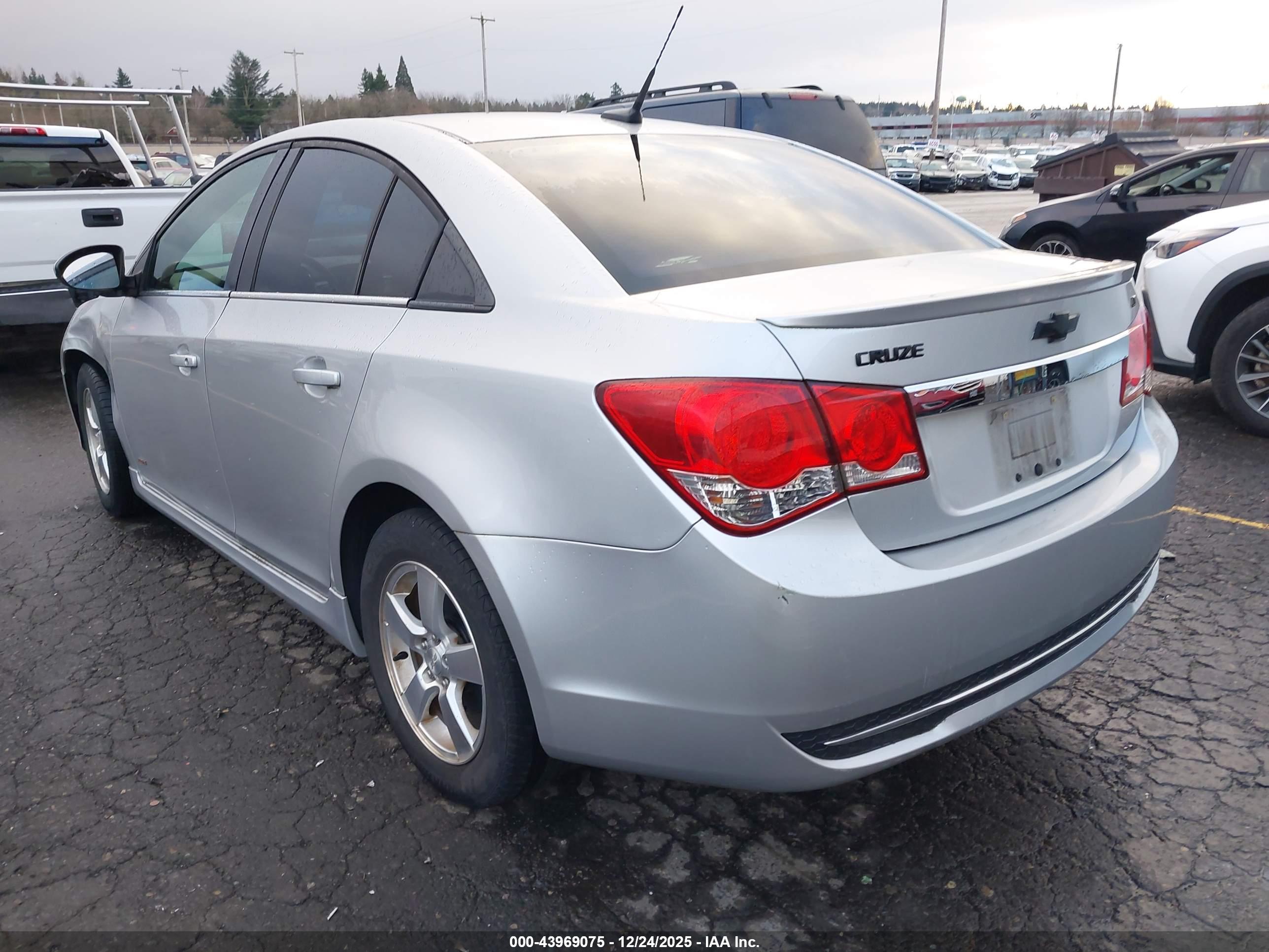 CHEVROLET CRUZE image 3