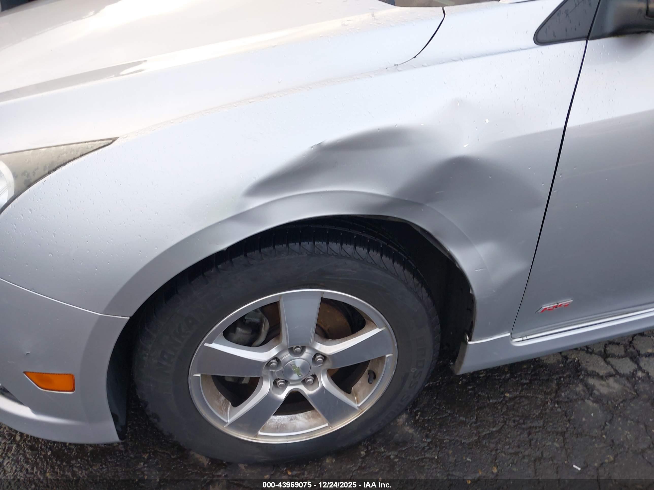 CHEVROLET CRUZE image 6