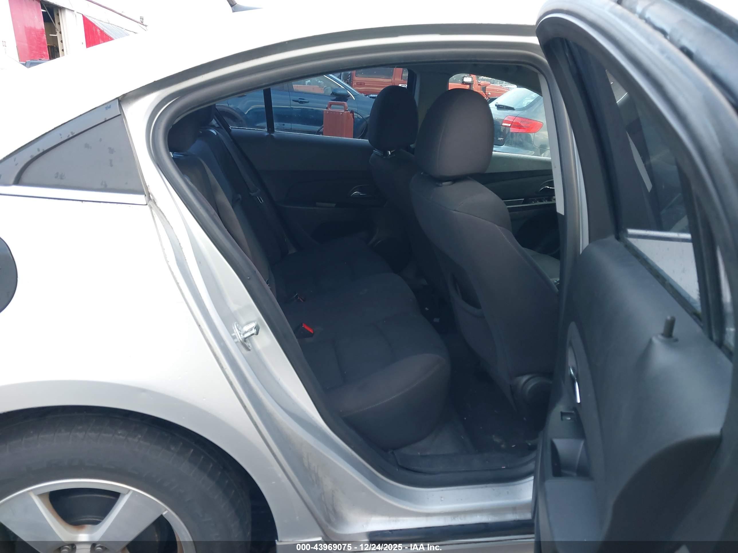 CHEVROLET CRUZE image 8