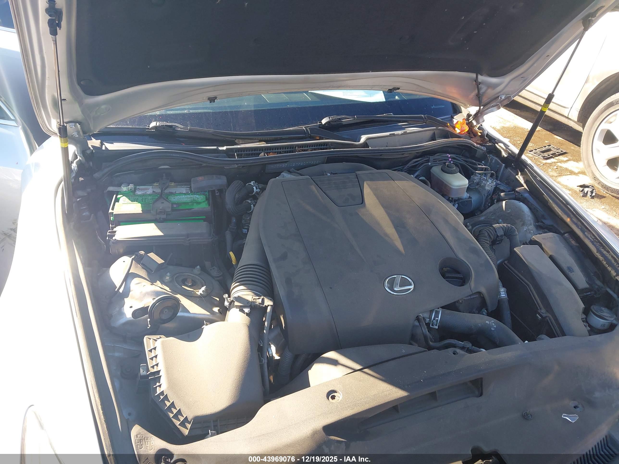 LEXUS IS image 10
