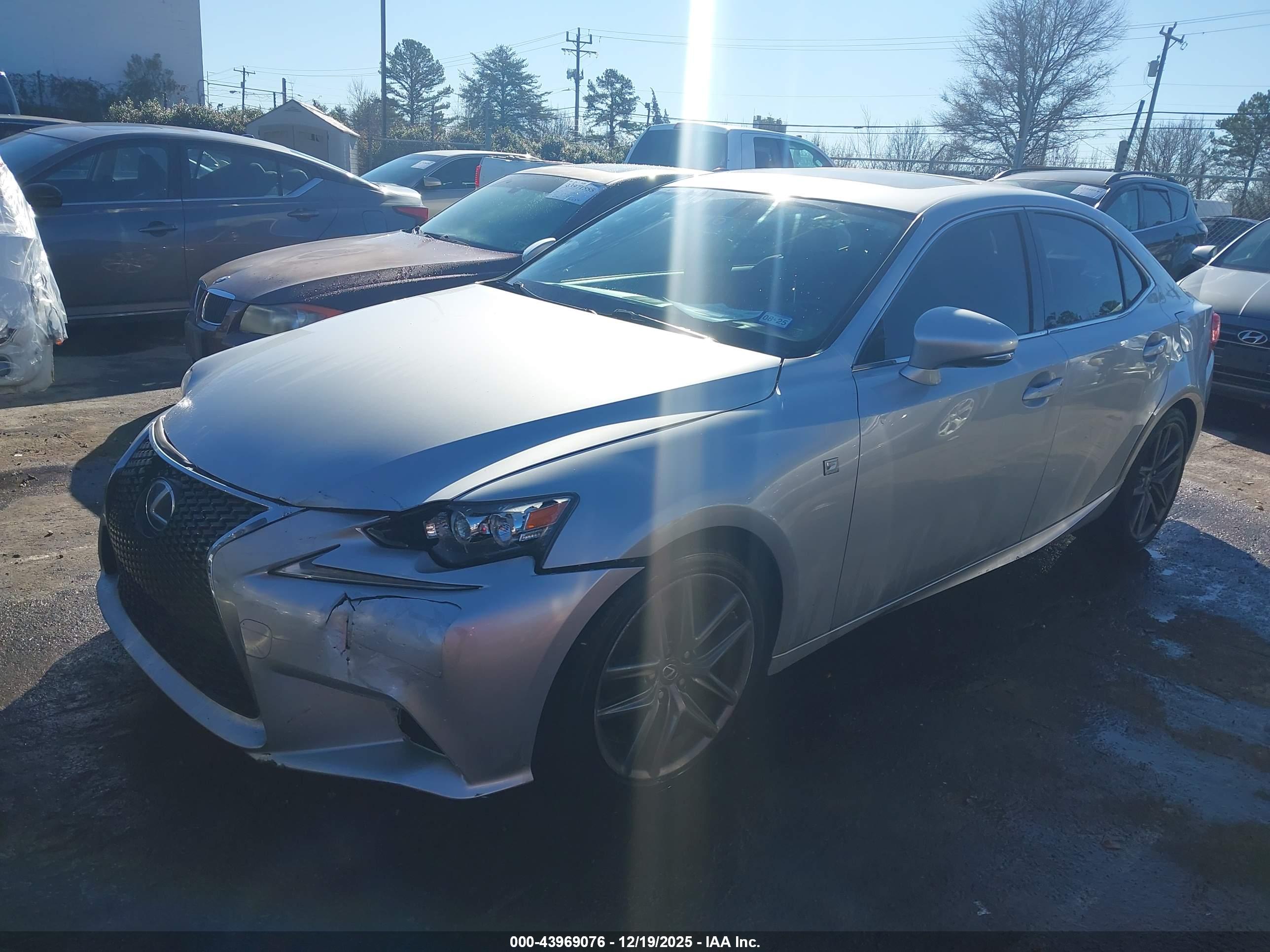 LEXUS IS image 2