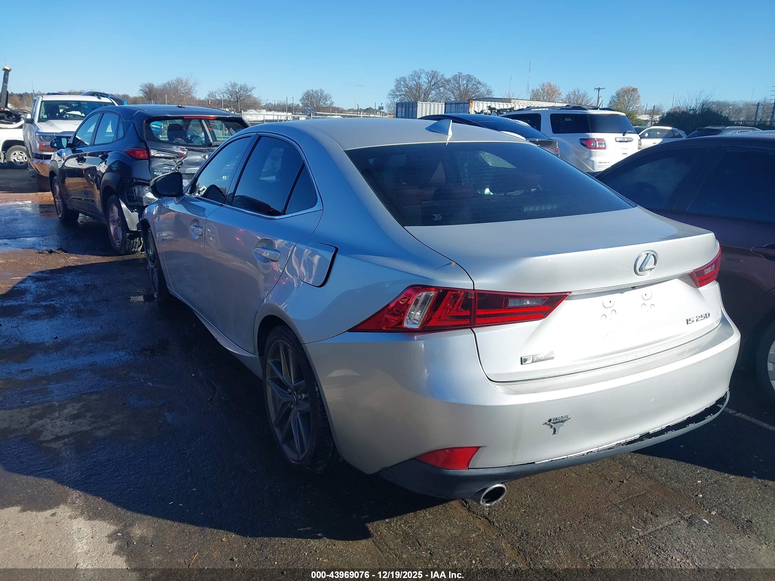 LEXUS IS image 3
