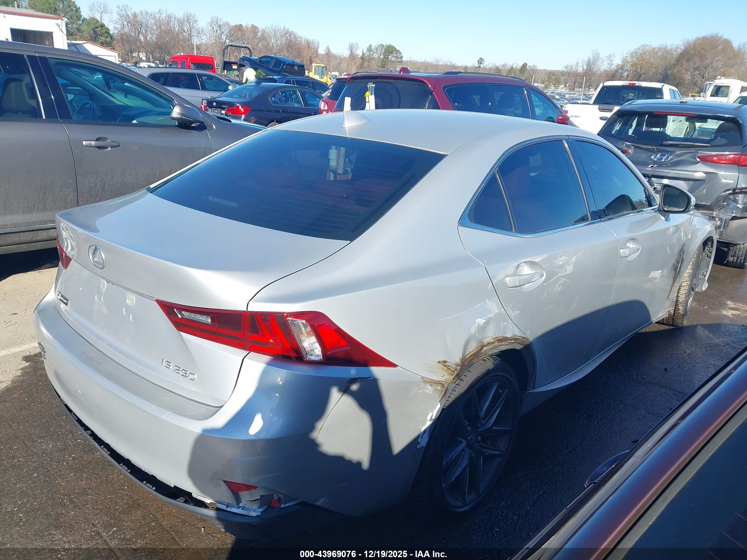 LEXUS IS image 4