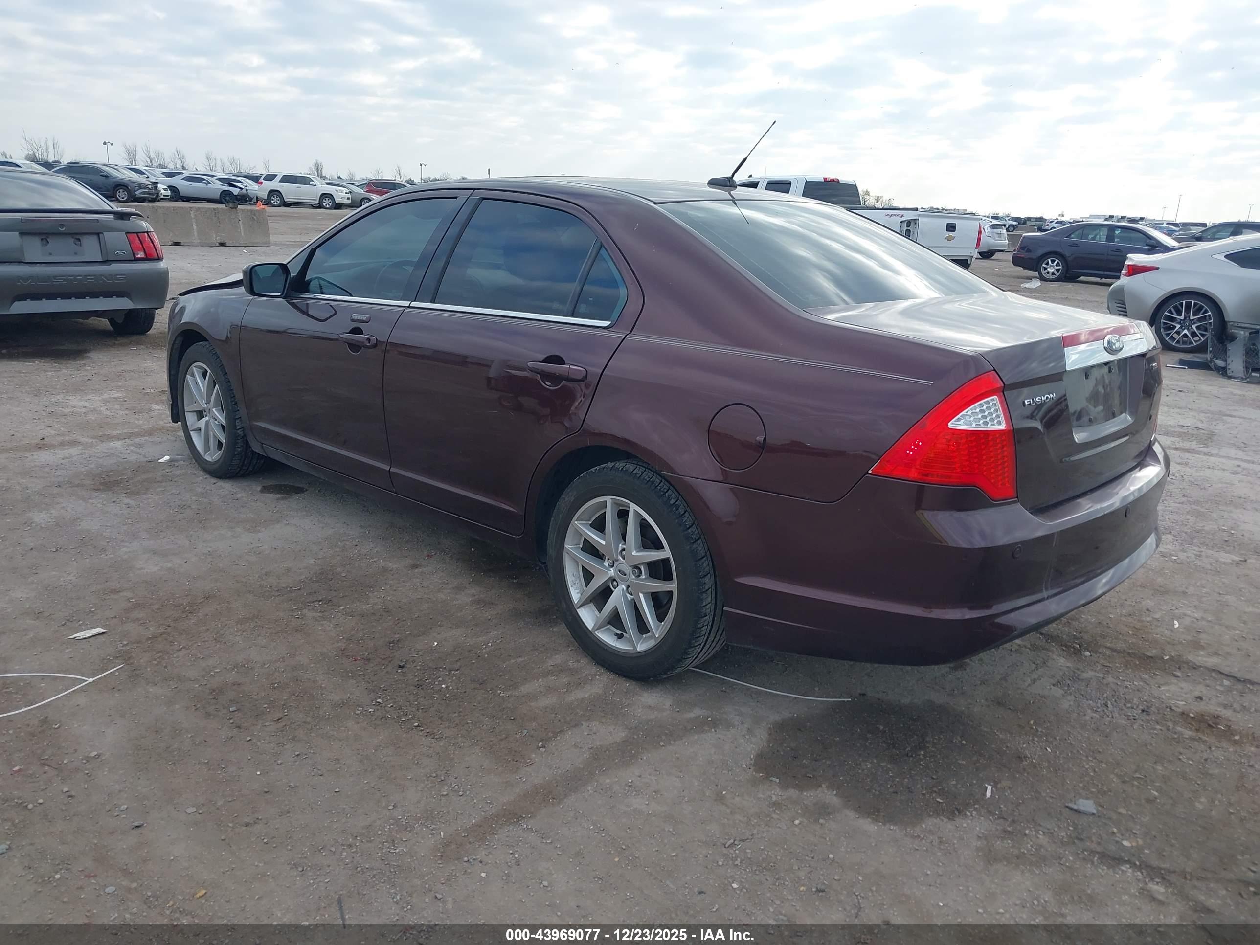 FORD FUSION image 3