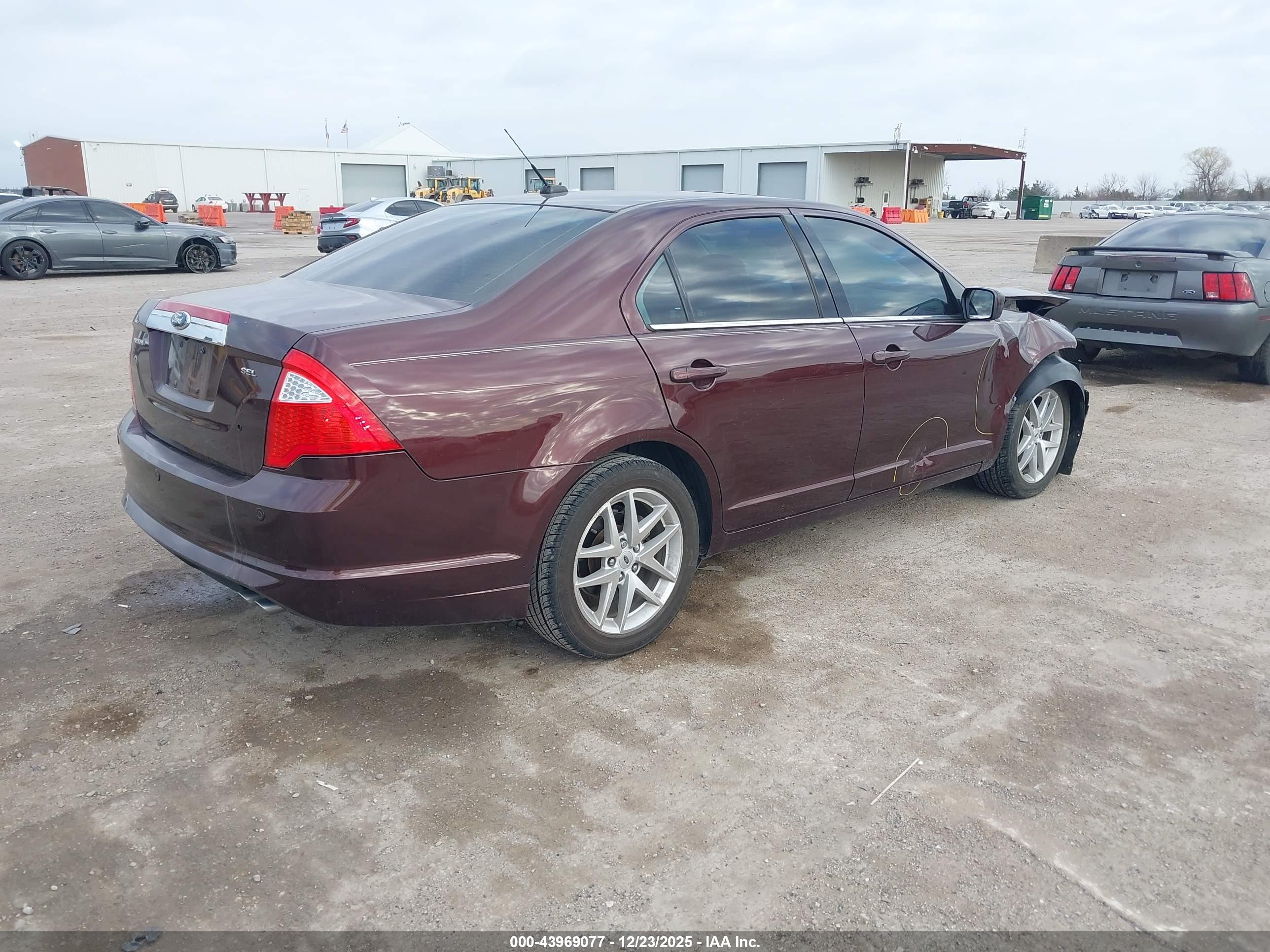 FORD FUSION image 4