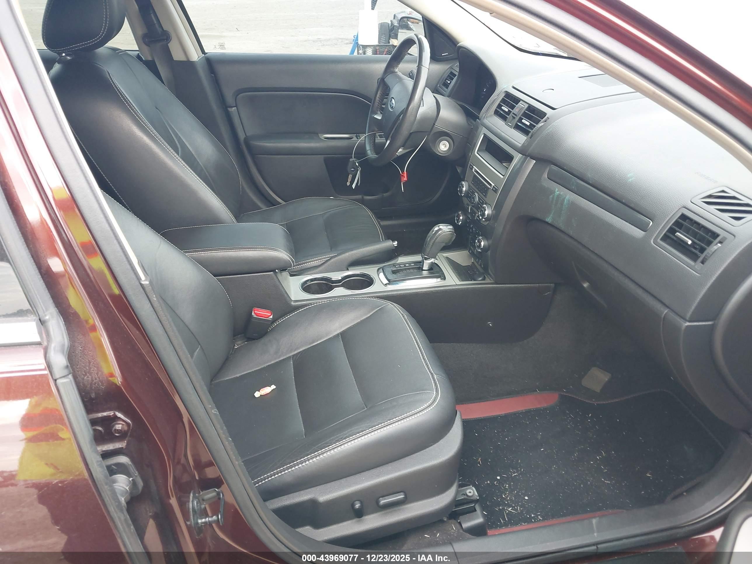 FORD FUSION image 5