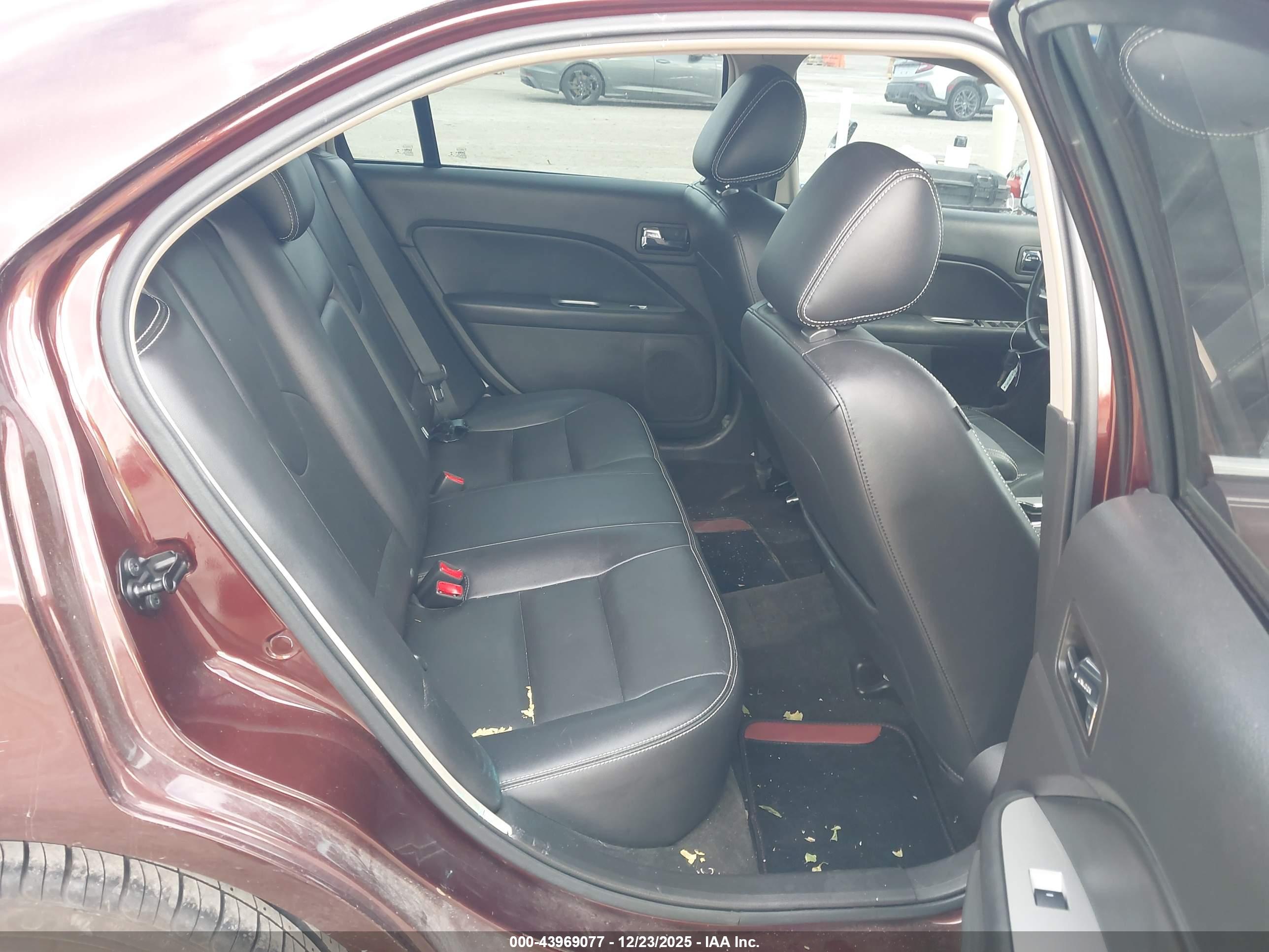 FORD FUSION image 8