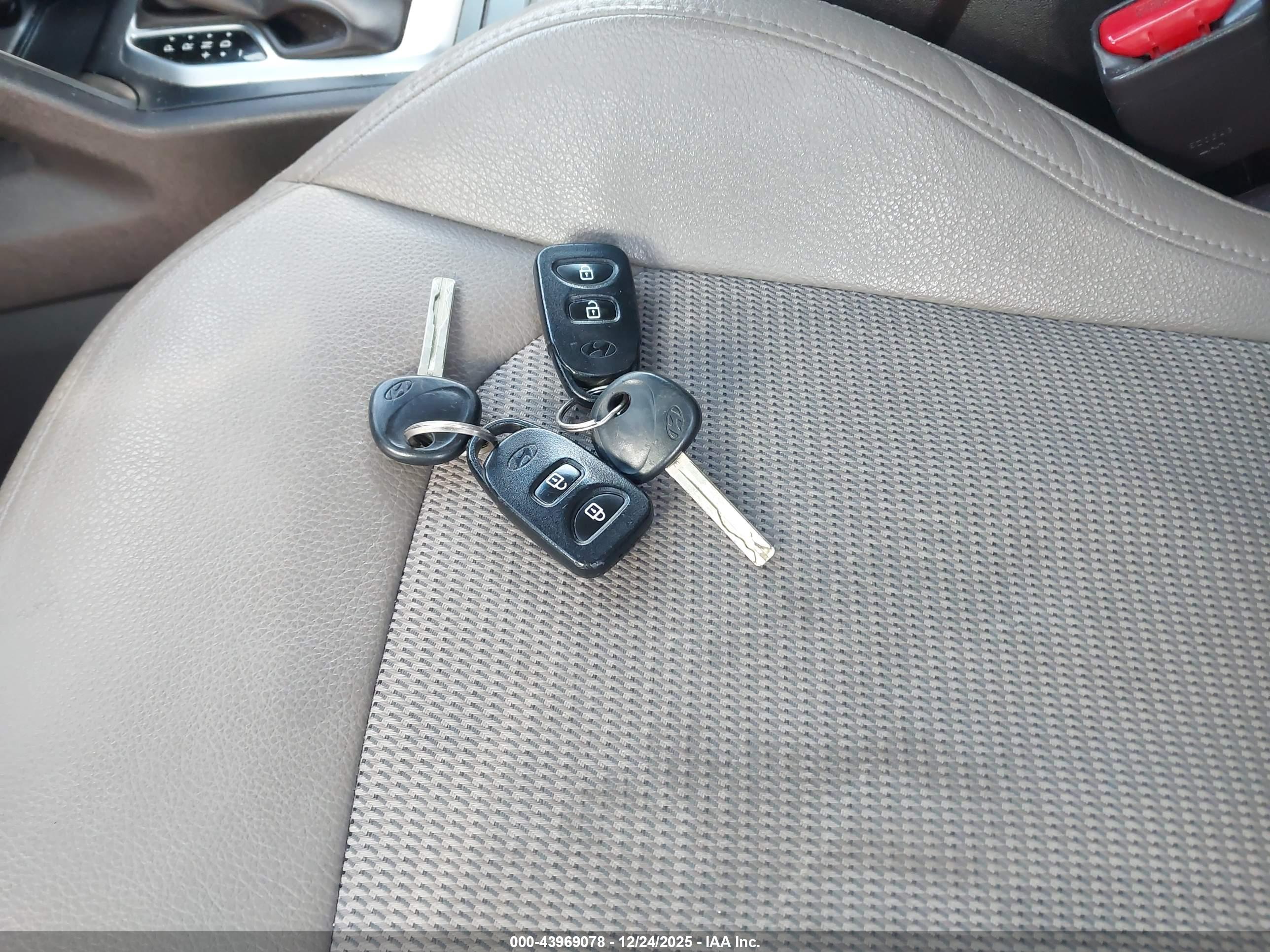 HYUNDAI TUCSON image 11