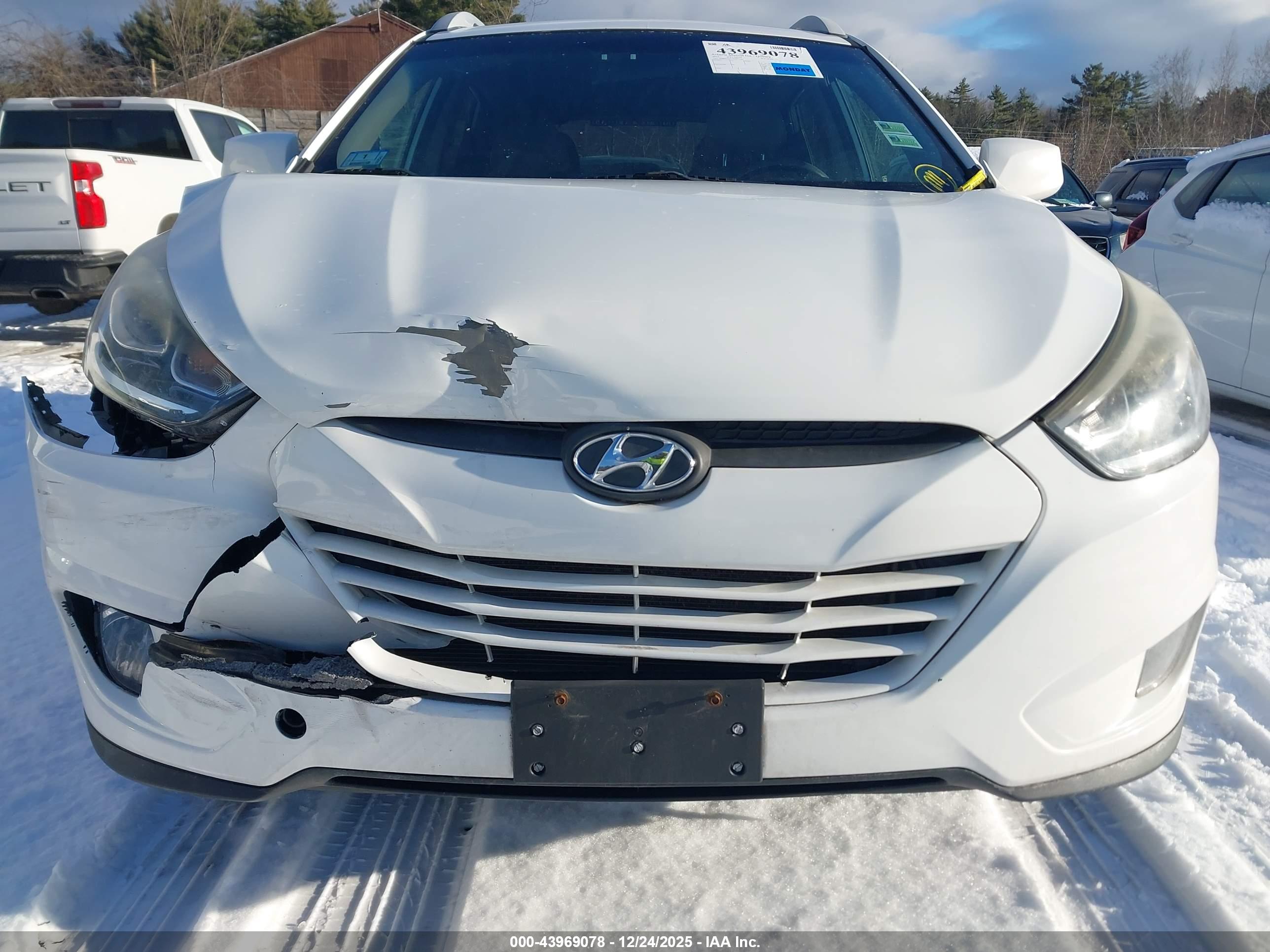HYUNDAI TUCSON image 6
