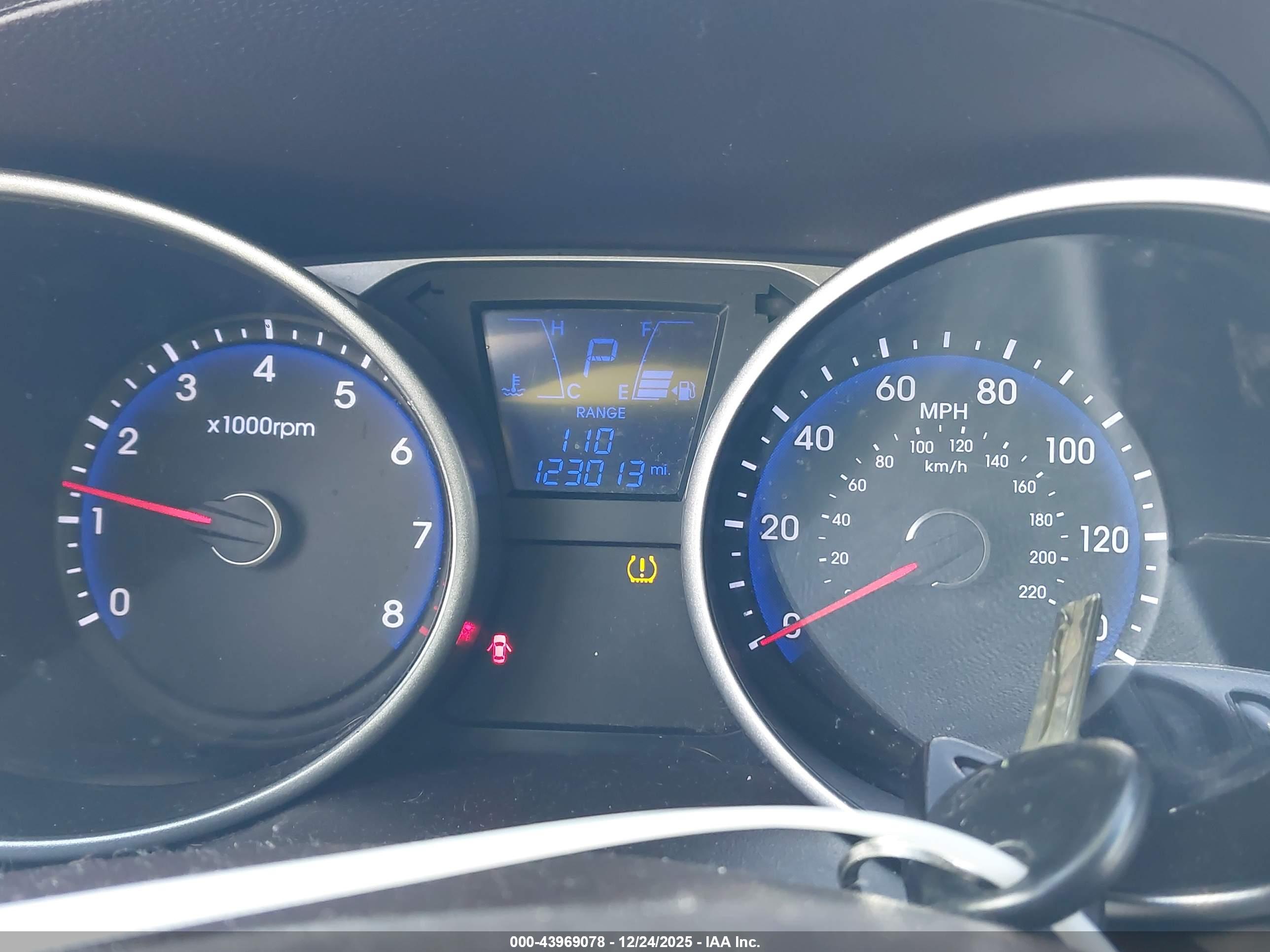 HYUNDAI TUCSON image 7