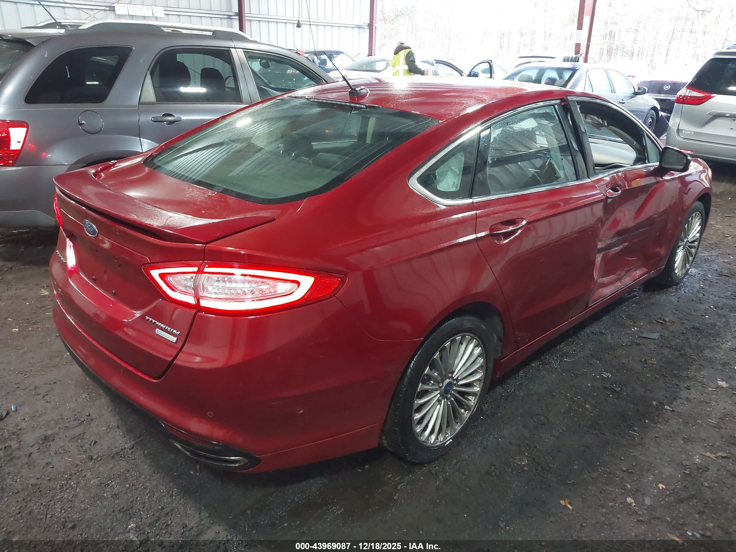FORD FUSION image 4