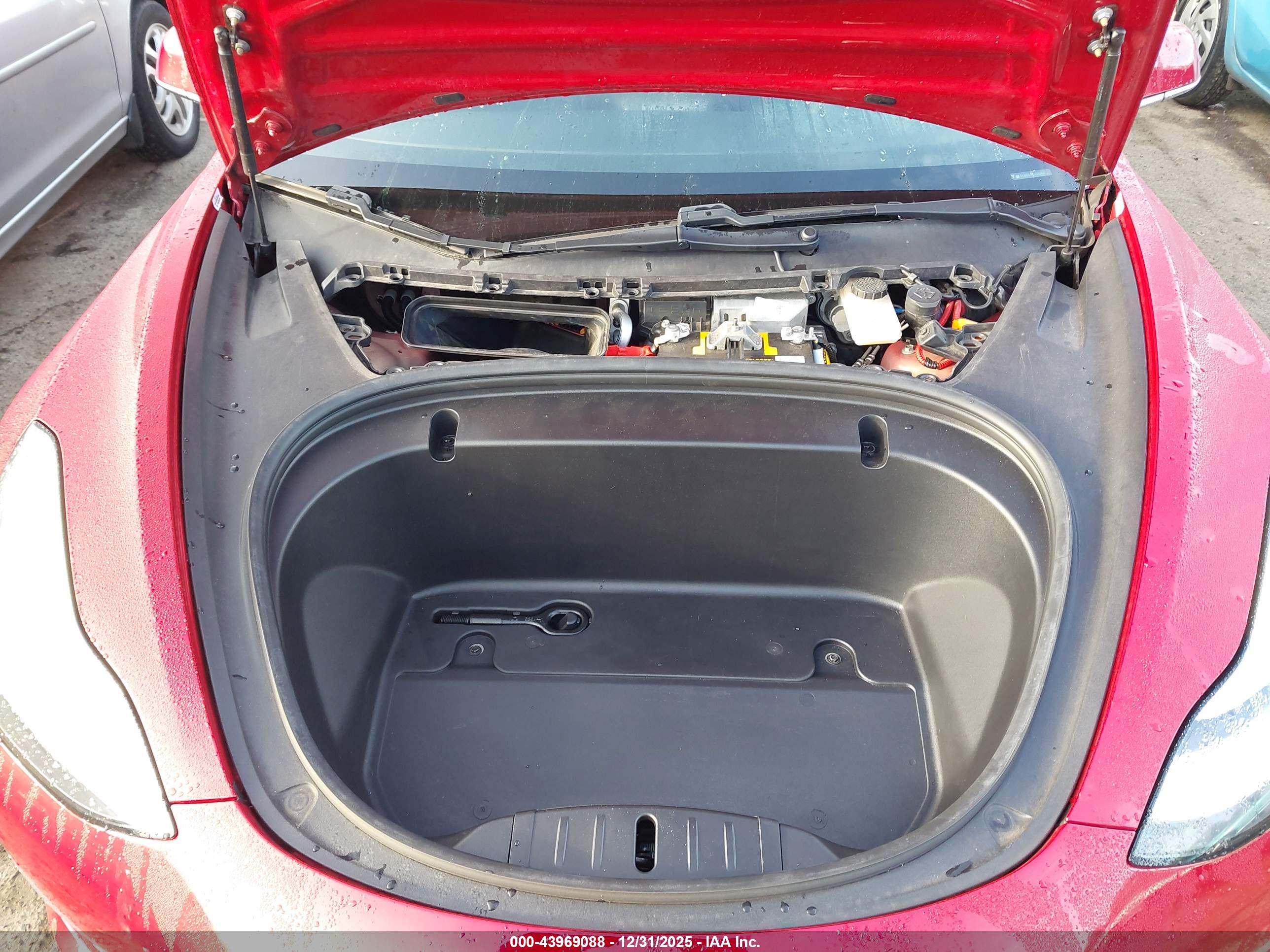 TESLA MODEL image 10