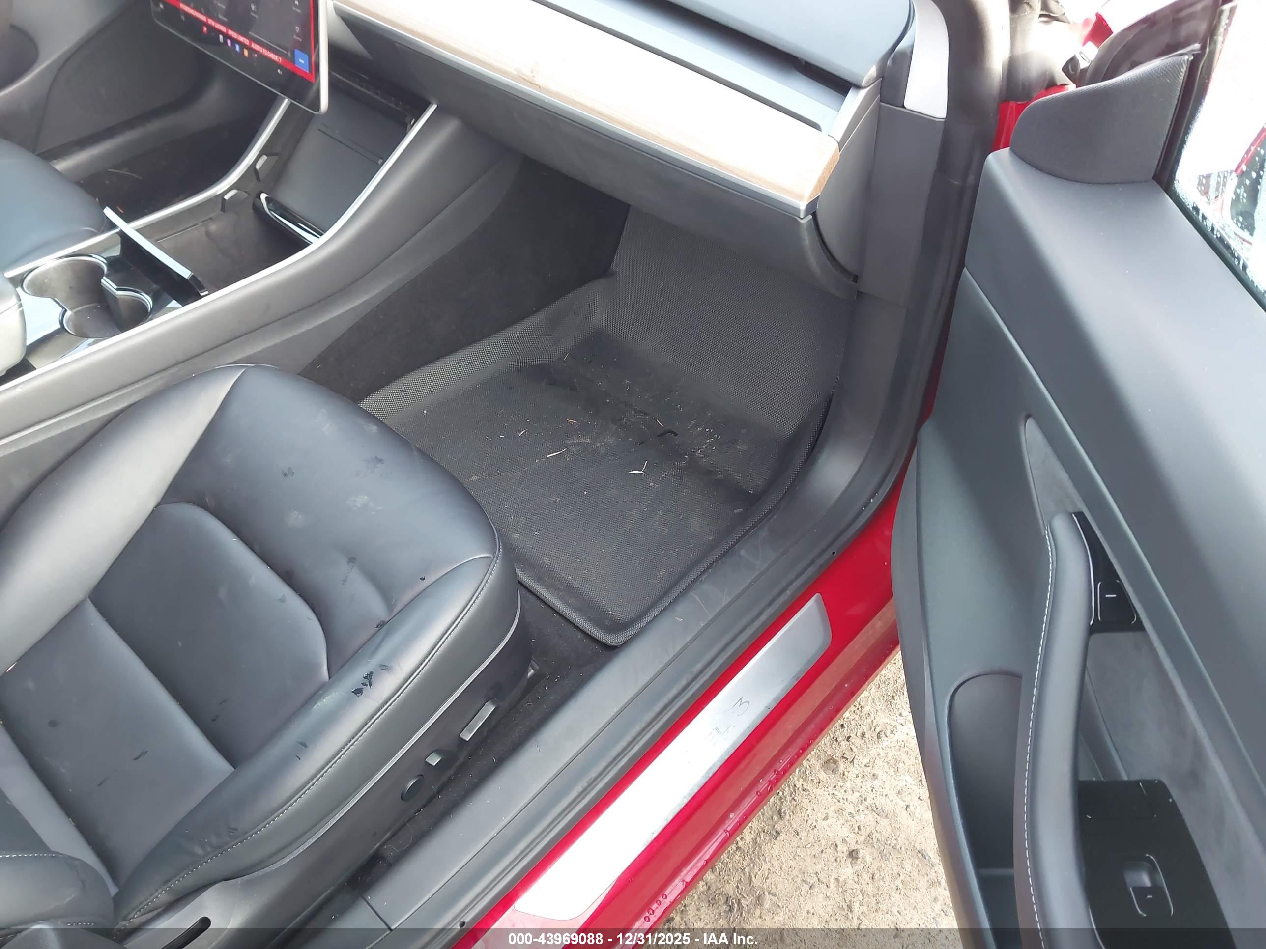 TESLA MODEL image 5