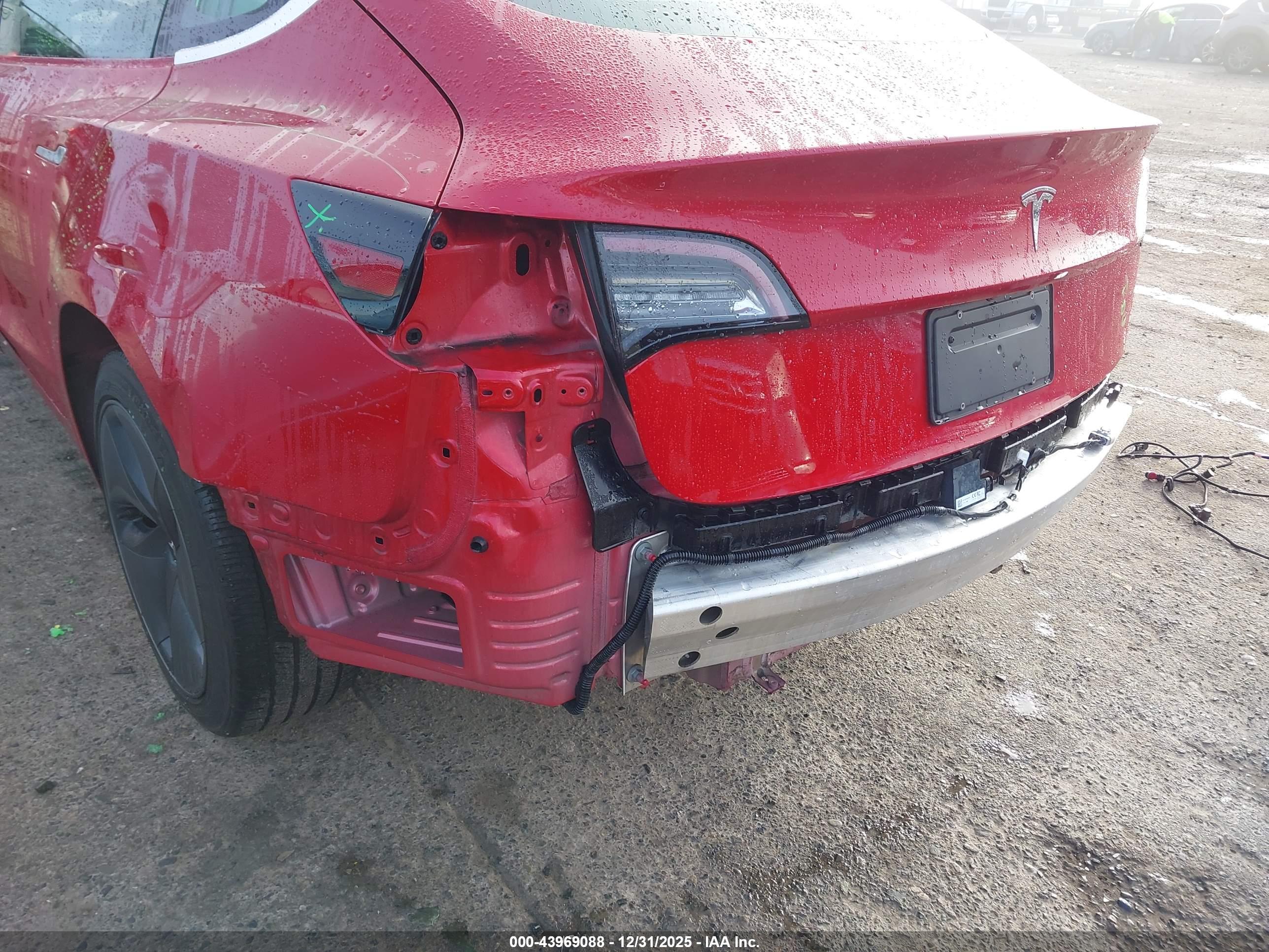 TESLA MODEL image 6