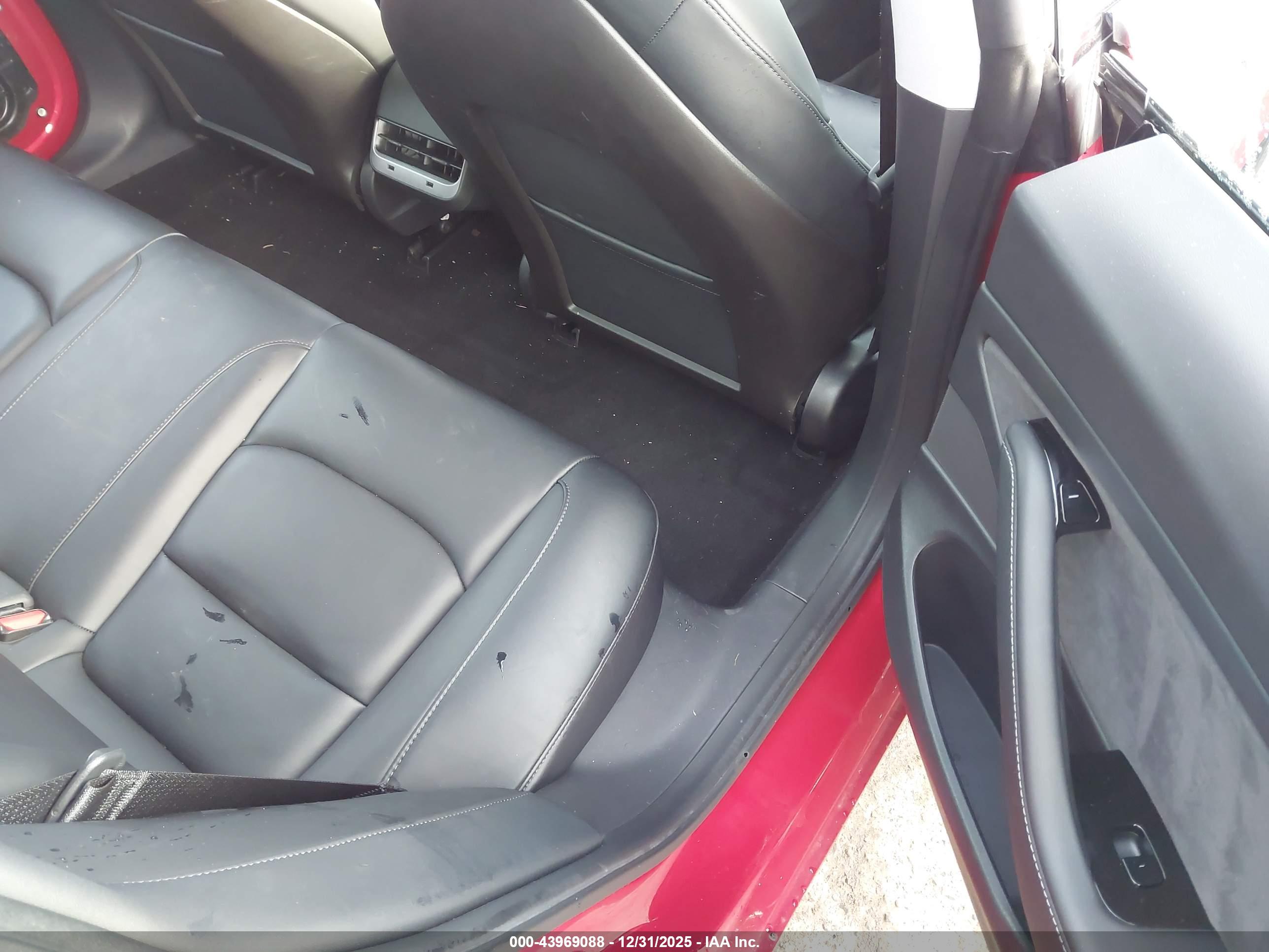 TESLA MODEL image 8
