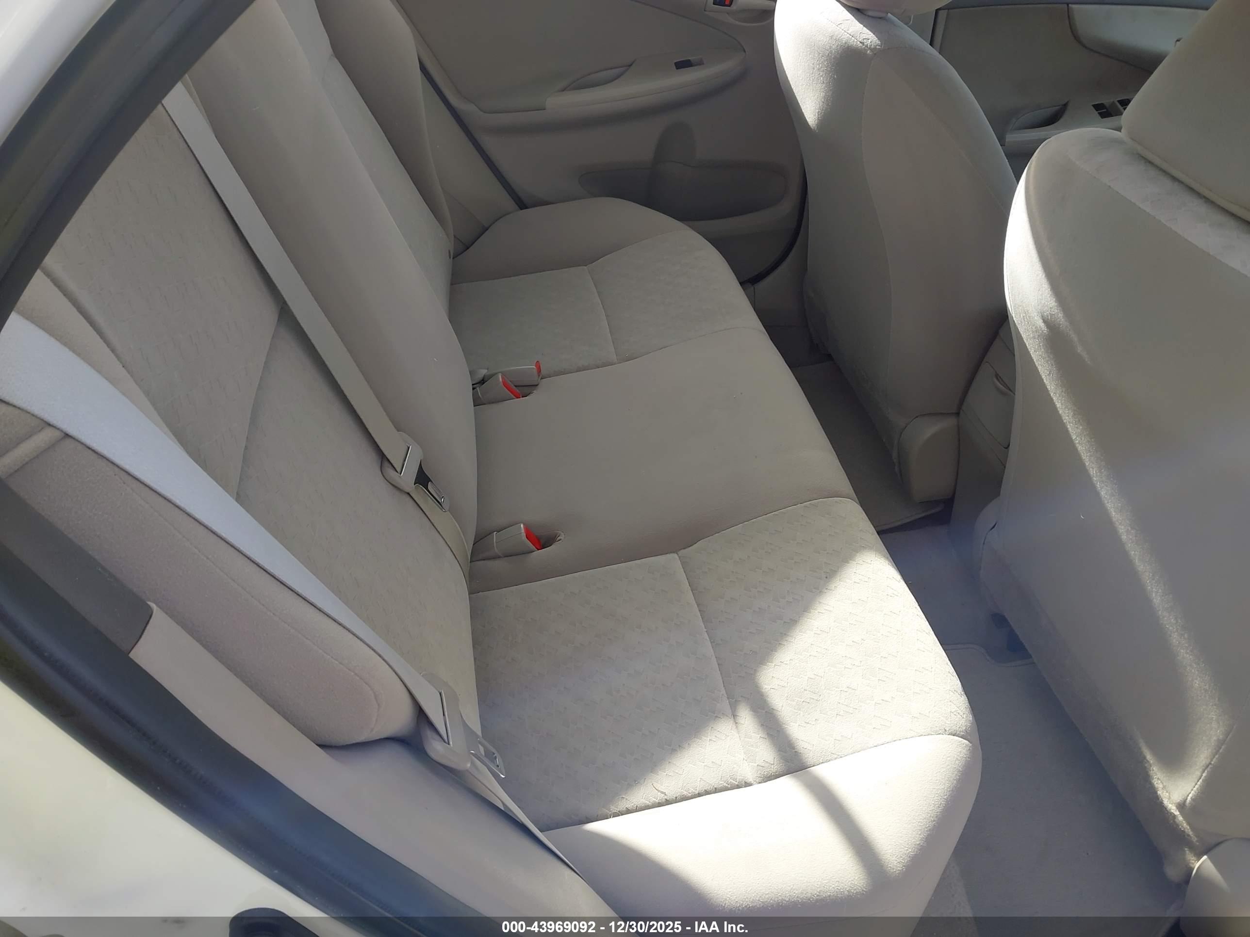 TOYOTA COROLLA image 8