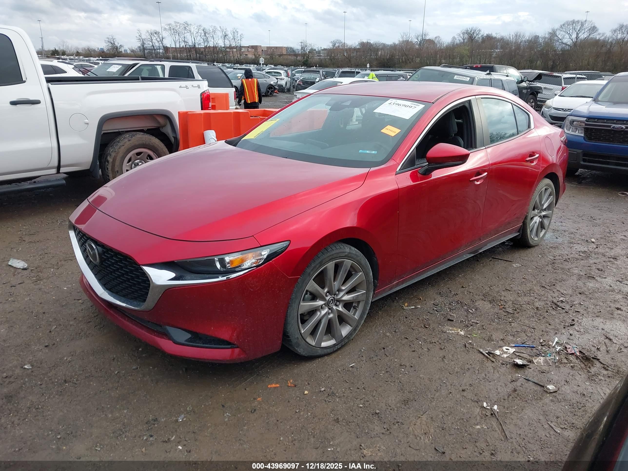 MAZDA MAZDA3 image 2